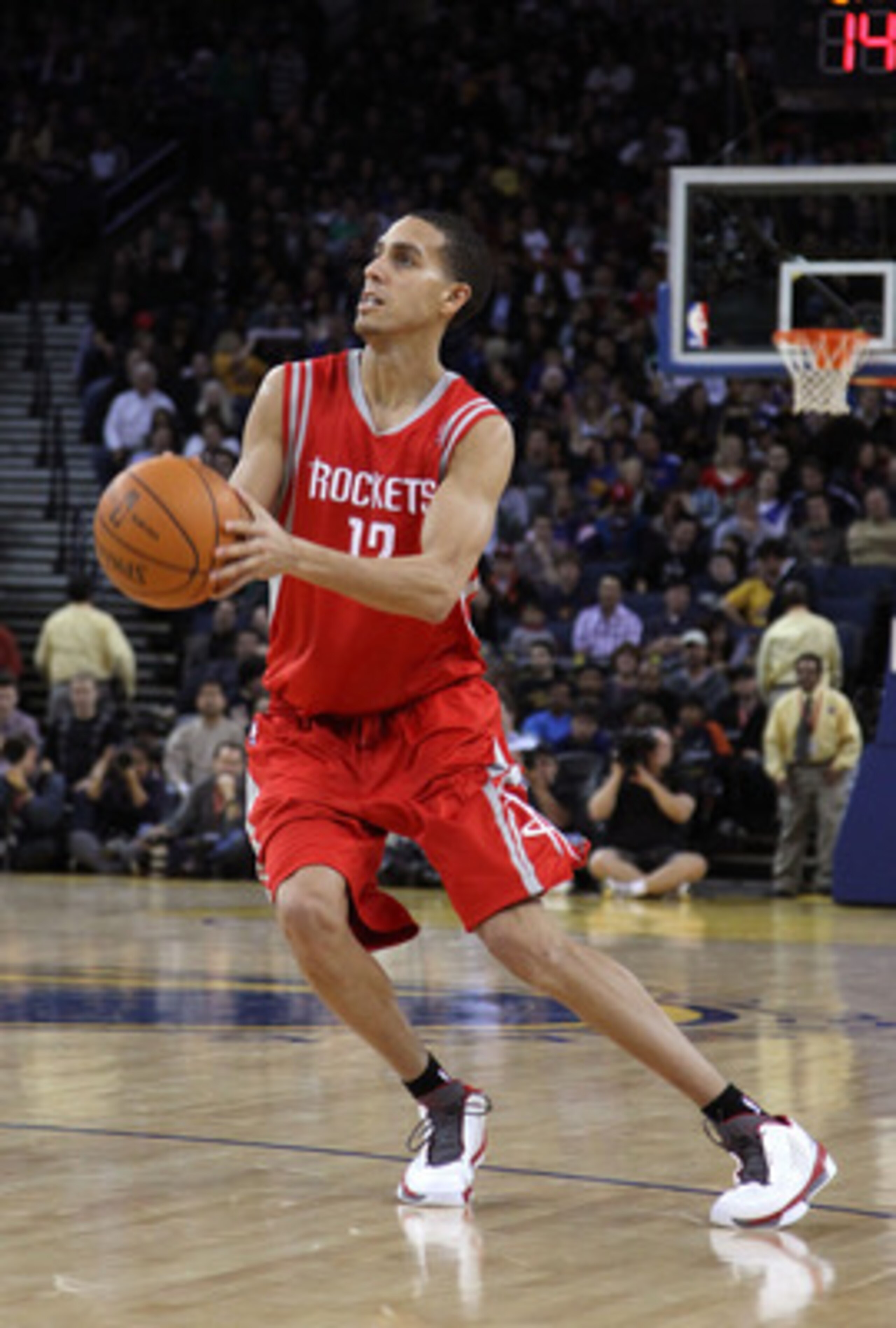 OAKLAND, CA - DECEMBER 20:  Kevin Martin #12 of the Houston Rockets in action against the Golden State Warriors at Oracle Arena on December 20, 2010 in Oakland, California. NOTE TO USER: User expressly acknowledges and agrees that, by downloading and or u