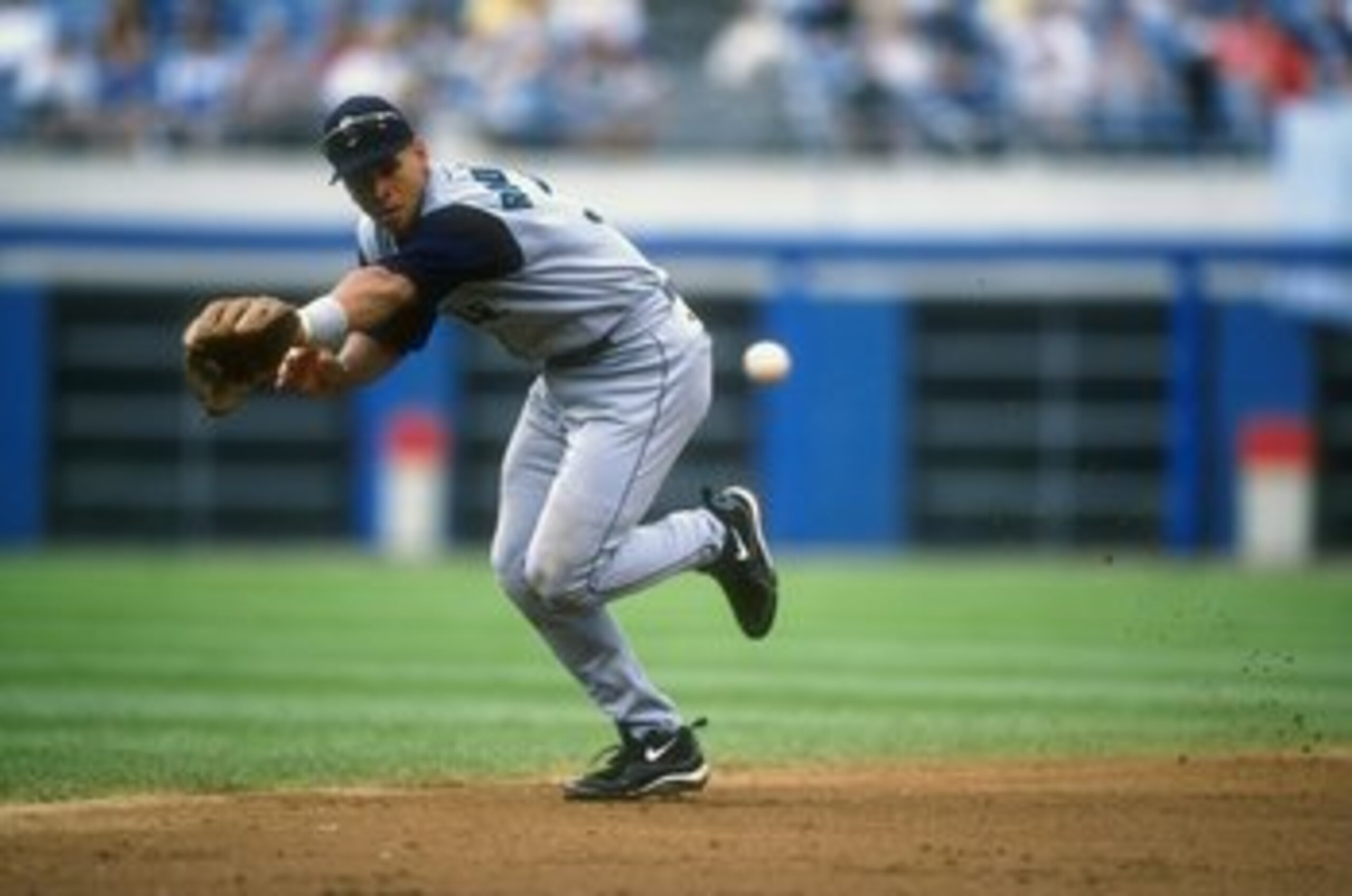 15 Aug 1998:  Alex Rodriguez #3 of the Seattle Mariners runs to catch during a game against the Chicago White Sox at Comiskey Park in Chicago, Illinois. The Mariners defeated the White Sox 13-7. Mandatory Credit: Jonathan Daniel  /Allsport