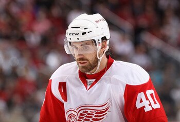 GLENDALE, AZ - MARCH 05:  Henrik Zetterberg #40 of the Detroit Red Wings in action during the NHL game against the Phoenix Coyotes at Jobing.com Arena on March 5, 2011 in Glendale, Arizona. The Coyotes defeated the Red Wings 5-4 in an overtime shoot out. 