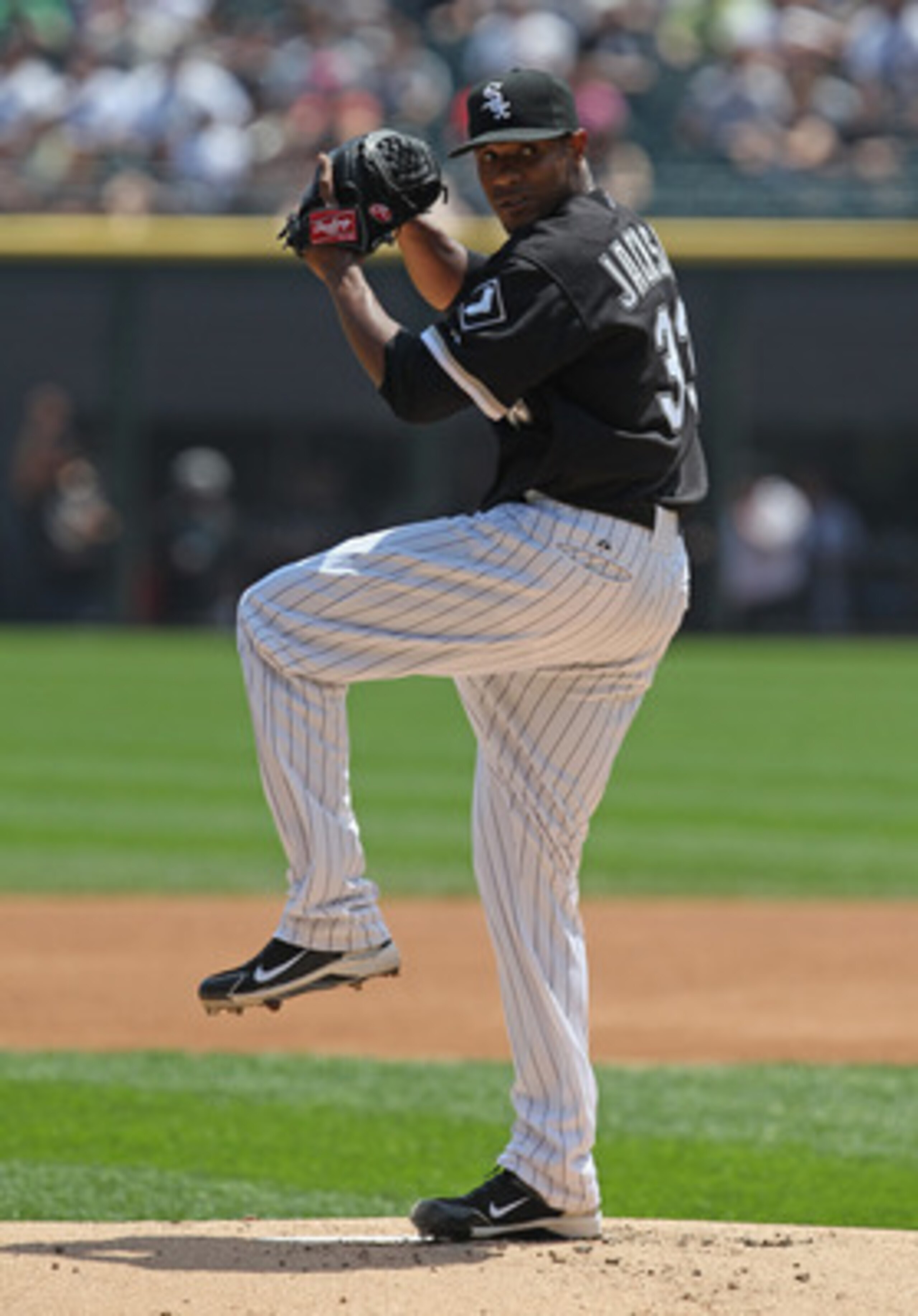CHICAGO, IL - MAY 22:  Starting pitcher Edwin Jackson #33 of the Chicago White Sox delivers the ball against the Los Angeles Dodgers at U.S. Cellular Field on May 22, 2011 in Chicago, Illinois. The White Sox defeated the Dodgers 8-3.  (Photo by Jonathan D