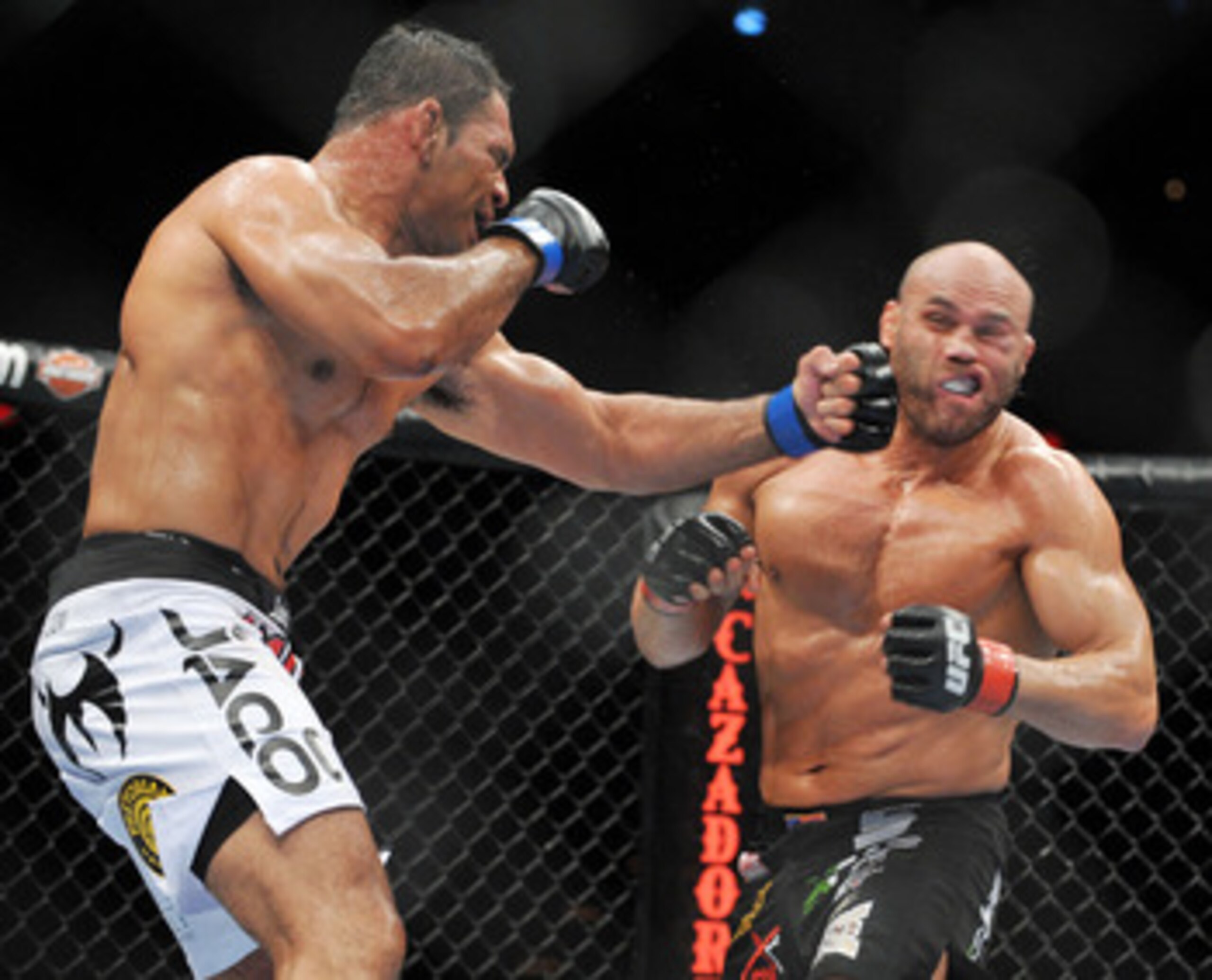 PORTLAND, OR - AUGUST 29: UFC fighter Antonio Nogueira (L) battles UFC fighter Randy Couture (R) during their Heavyweight bout at UFC 102: Couture vs. Nogueira at the Rose Garden Arena on August 29, 2009 in Portland, Oregon. (Photo by Jon Kopaloff/Gett PORTLAND, OR - AUGUST 29: UFC fighter Antonio Nogueira (L) battles UFC fighter Randy Couture (R) during their Heavyweight bout at UFC 102: Couture vs. Nogueira at the Rose Garden Arena on August 29, 2009 in Portland, Oregon. (Photo by Jon Kopaloff/Gett