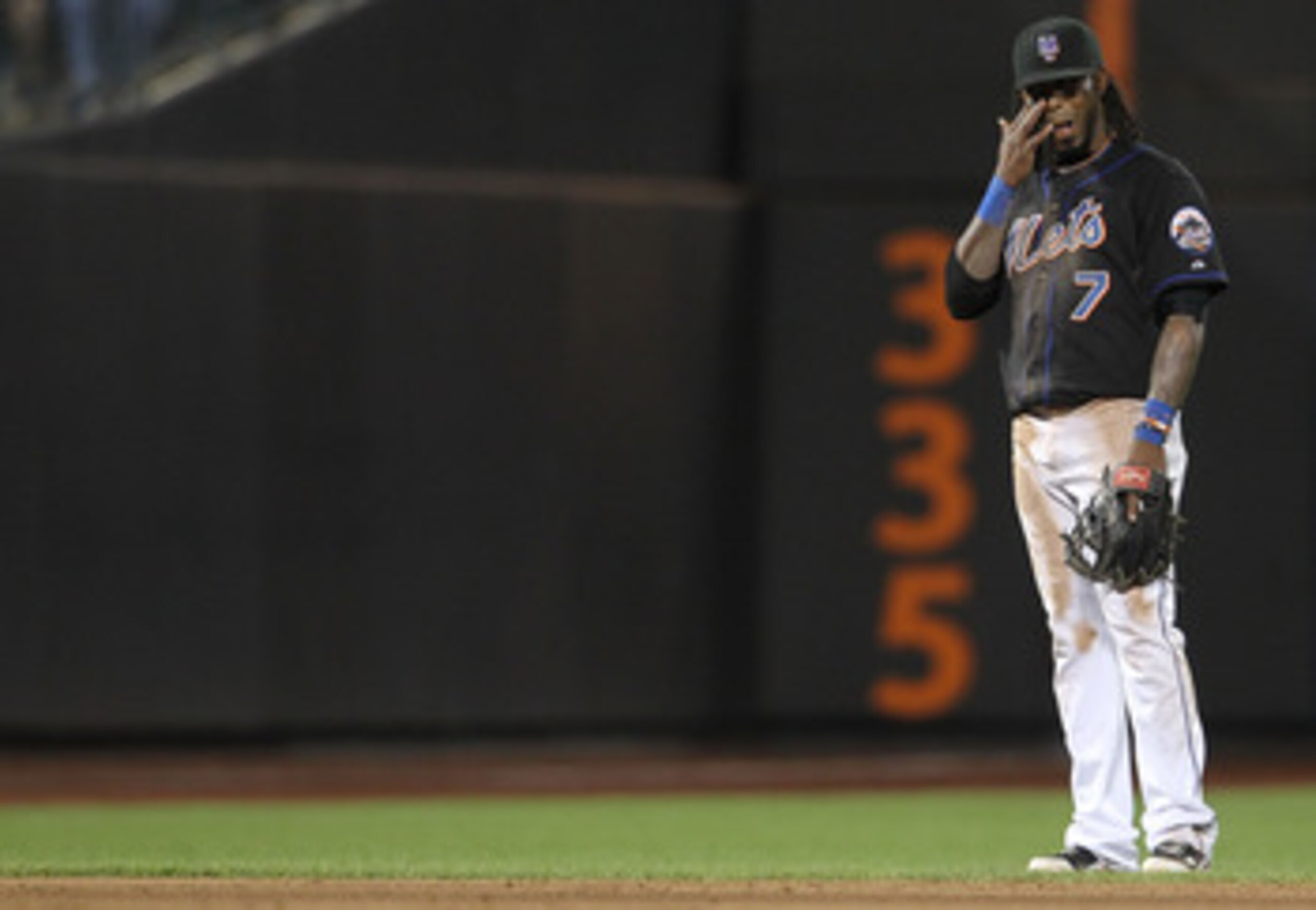 NEW YORK, NY - JUNE 03:  Jose Reyes #7 of the New York Mets reacts after an error against the Atlanta Braves at Citi Field on June 3, 2011 in the Flushing neighborhood of the Queens borough of New York City.  (Photo by Nick Laham/Getty Images)