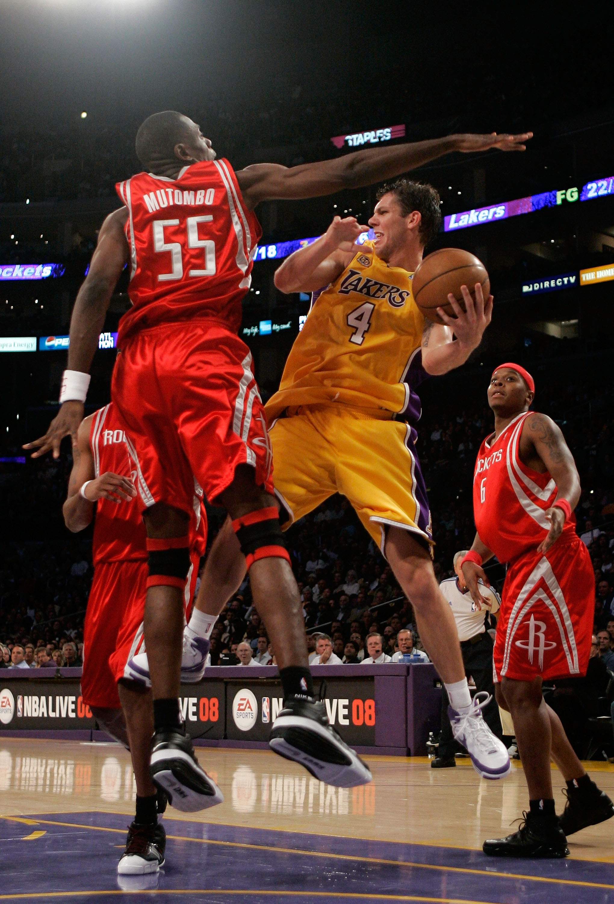 LOS ANGELES, CA - OCTOBER 30:  Luke Walton #4 of the Los Angeles Lakers looks to pass against Dikembe Mutombo #55 of the Houston Rockets during a game at Staples Center on October 30, 2007 in Los Angeles, California. NOTE TO USER: User expressly acknowled