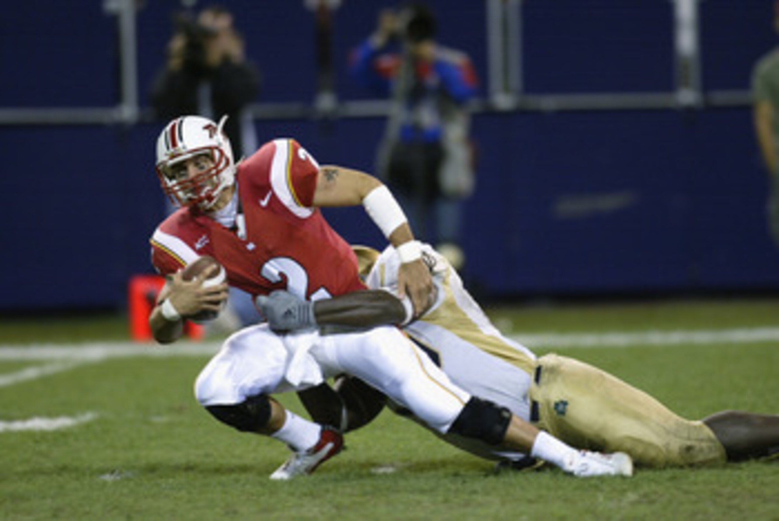 EAST RUTHERFORD, NJ - AUGUST 31:  Quarterback Chris Kelley #2 of Maryland is sacked by Cedric Hilliard #50 of Notre Dame at the Kickoff Classic on August 31, 2002 at Giants Stadium in East Rutherford, New Jersey.   (Photo by Ronald Martinez/Getty Images)