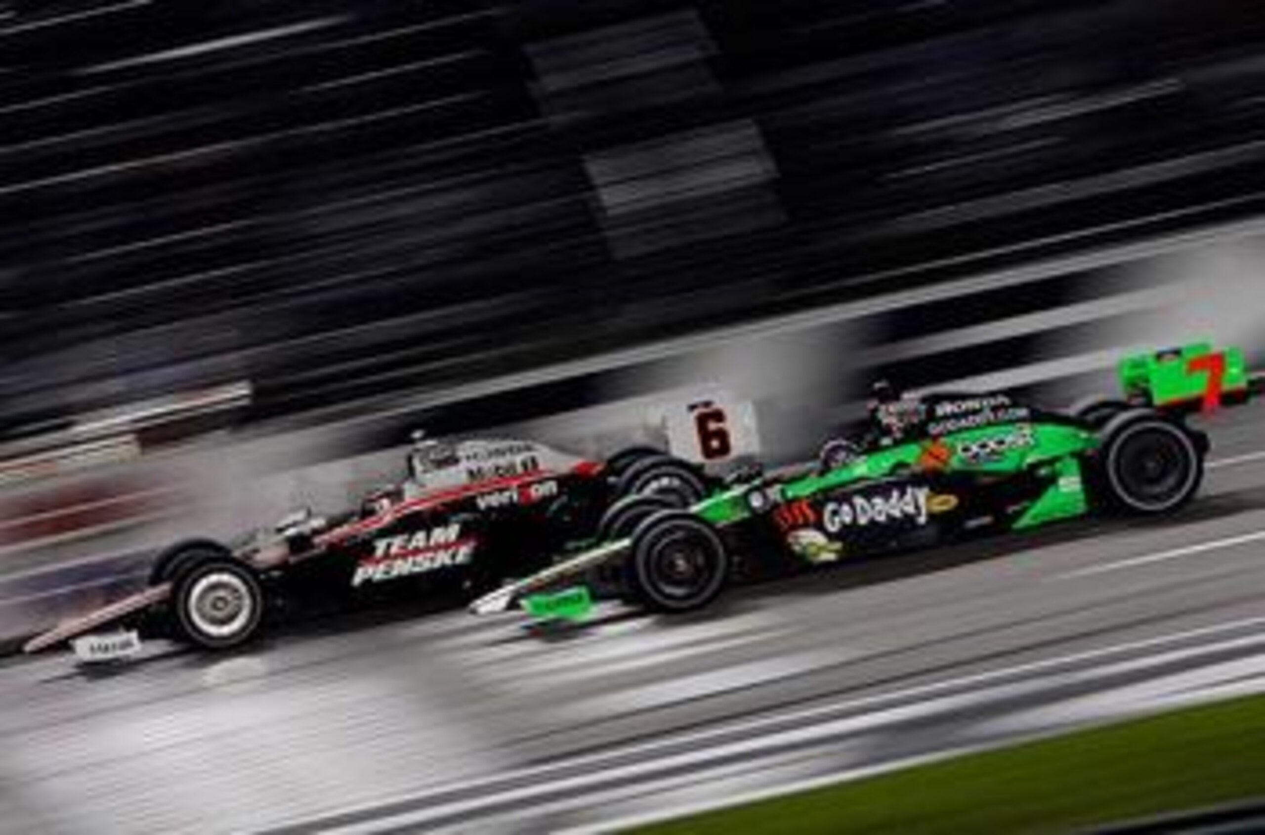Briscoe outlasts Danica in 2010