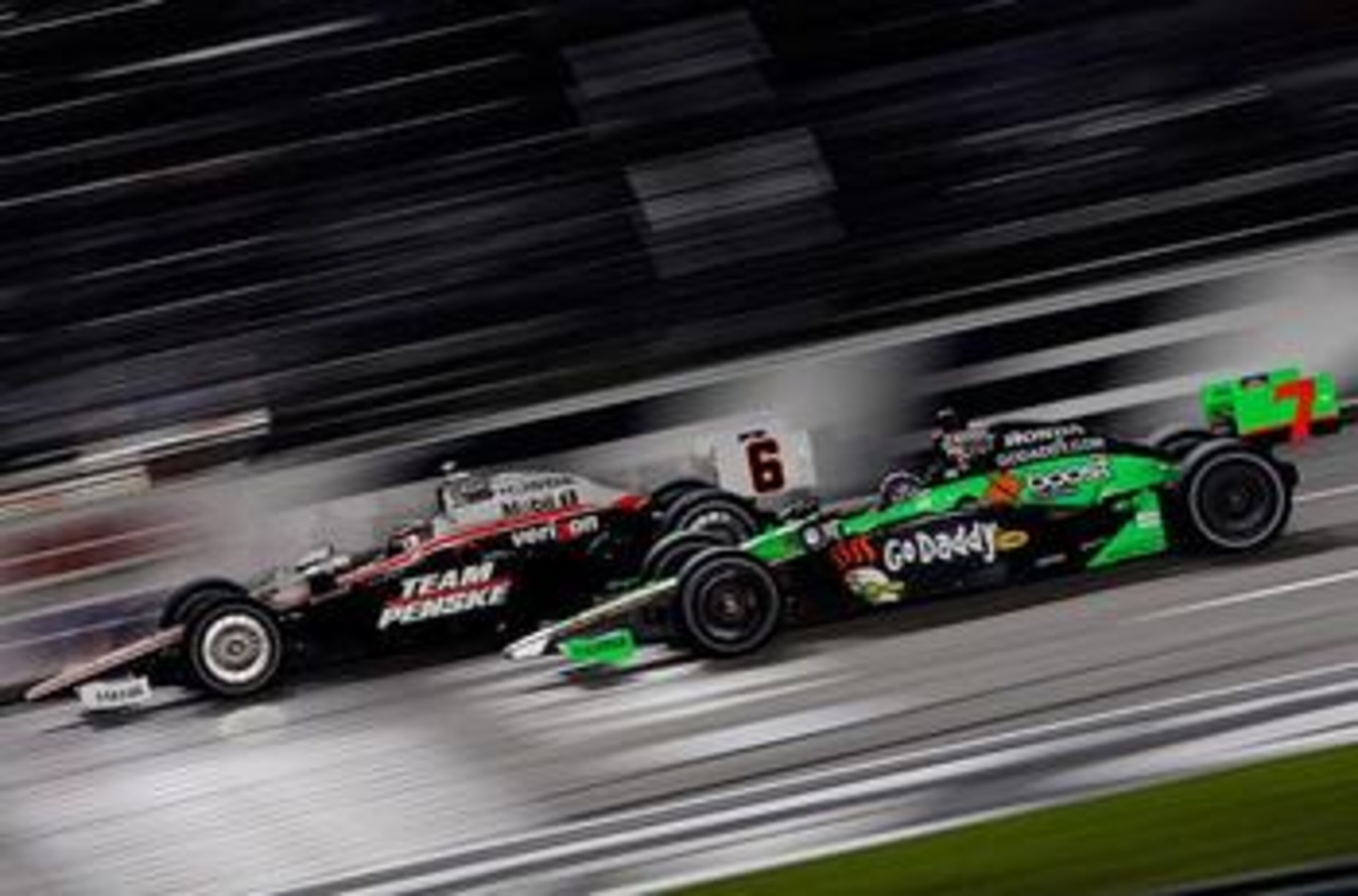 Briscoe outlasts Danica in 2010