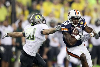 PASADENA, CA - JANUARY 07:  Running back Mark Ingram #22 of the Alabama Crimson Tide runs with the ball against the Texas Longhorns during the Citi BCS National Championship game at the Rose Bowl on January 7, 2010 in Pasadena, California.  (Photo by Jeff