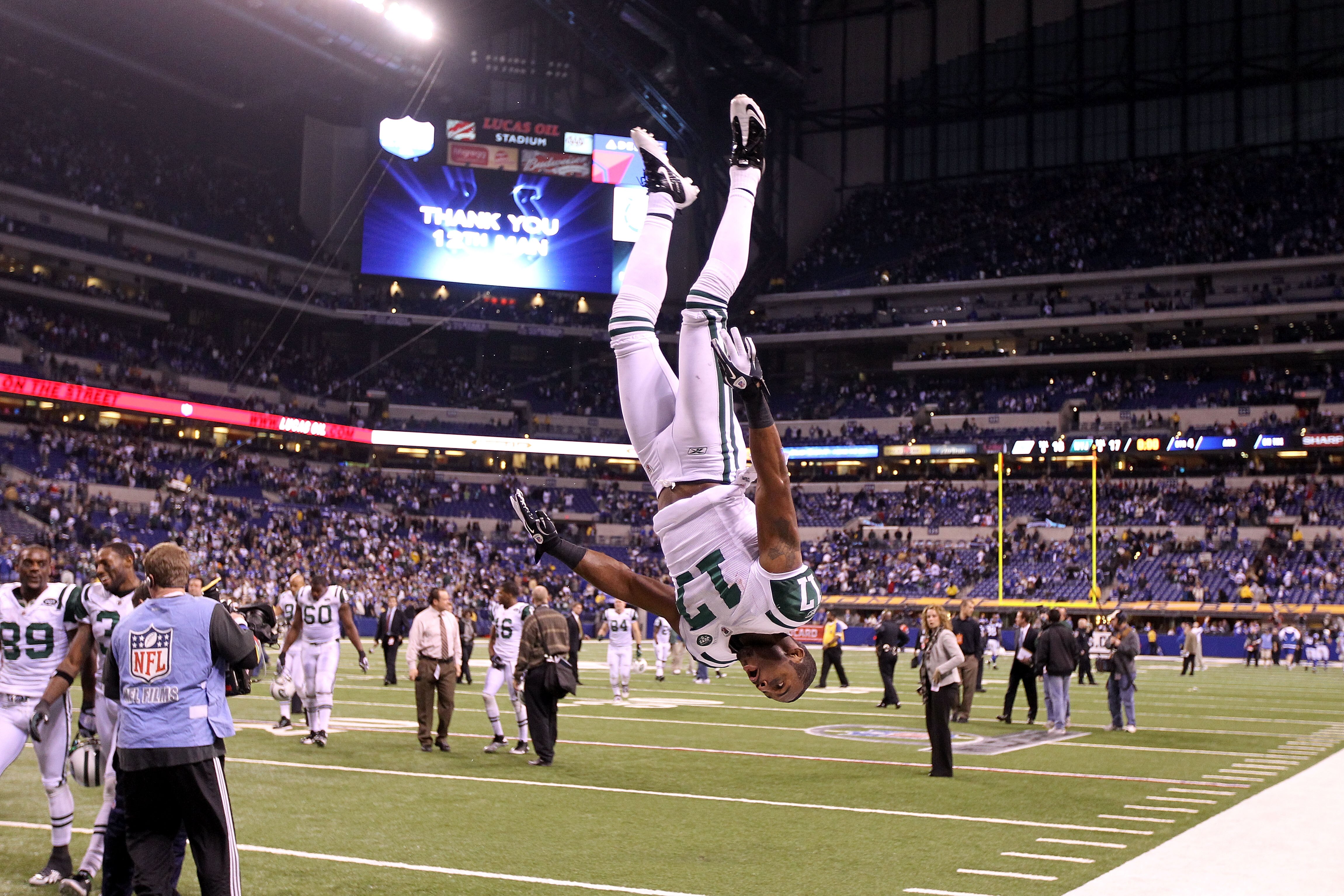 INDIANAPOLIS, IN - JANUARY 08: Braylon Edwards #17 of the New York Jets does a flip in celebration of the Jets 17-16 win against the Indianapolis Colts during their 2011 AFC wild card playoff game at Lucas Oil Stadium on January 8, 2011 in Indianapolis, INDIANAPOLIS, IN - JANUARY 08: Braylon Edwards #17 of the New York Jets does a flip in celebration of the Jets 17-16 win against the Indianapolis Colts during their 2011 AFC wild card playoff game at Lucas Oil Stadium on January 8, 2011 in Indianapolis,