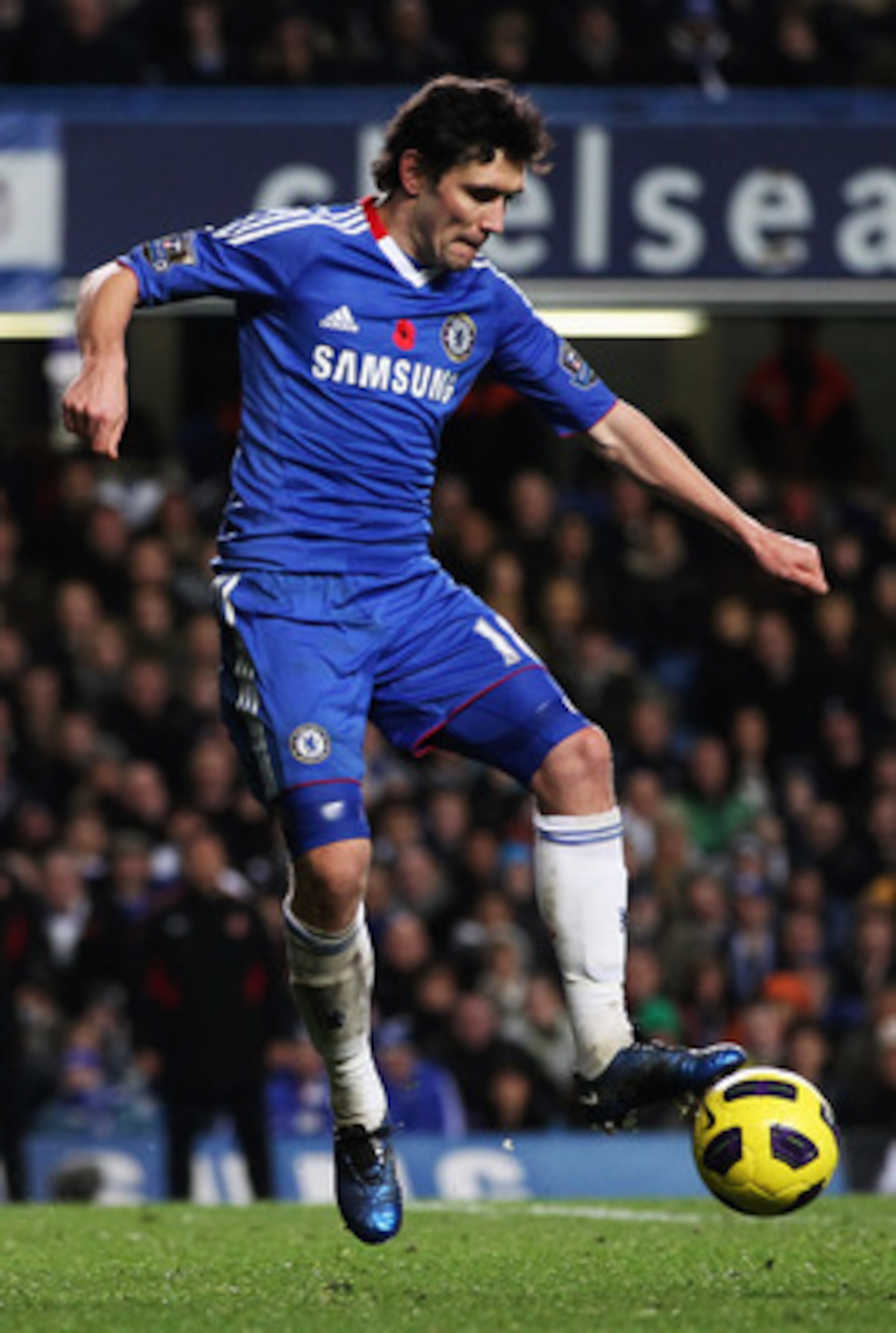 LONDON, ENGLAND - NOVEMBER 14:  Yuriy Zhirkov of Chelsea in action during the Barclays Premier League match between Chelsea and Sunderland at Stamford Bridge on November 14, 2010 in London, England.  (Photo by Scott Heavey/Getty Images)
