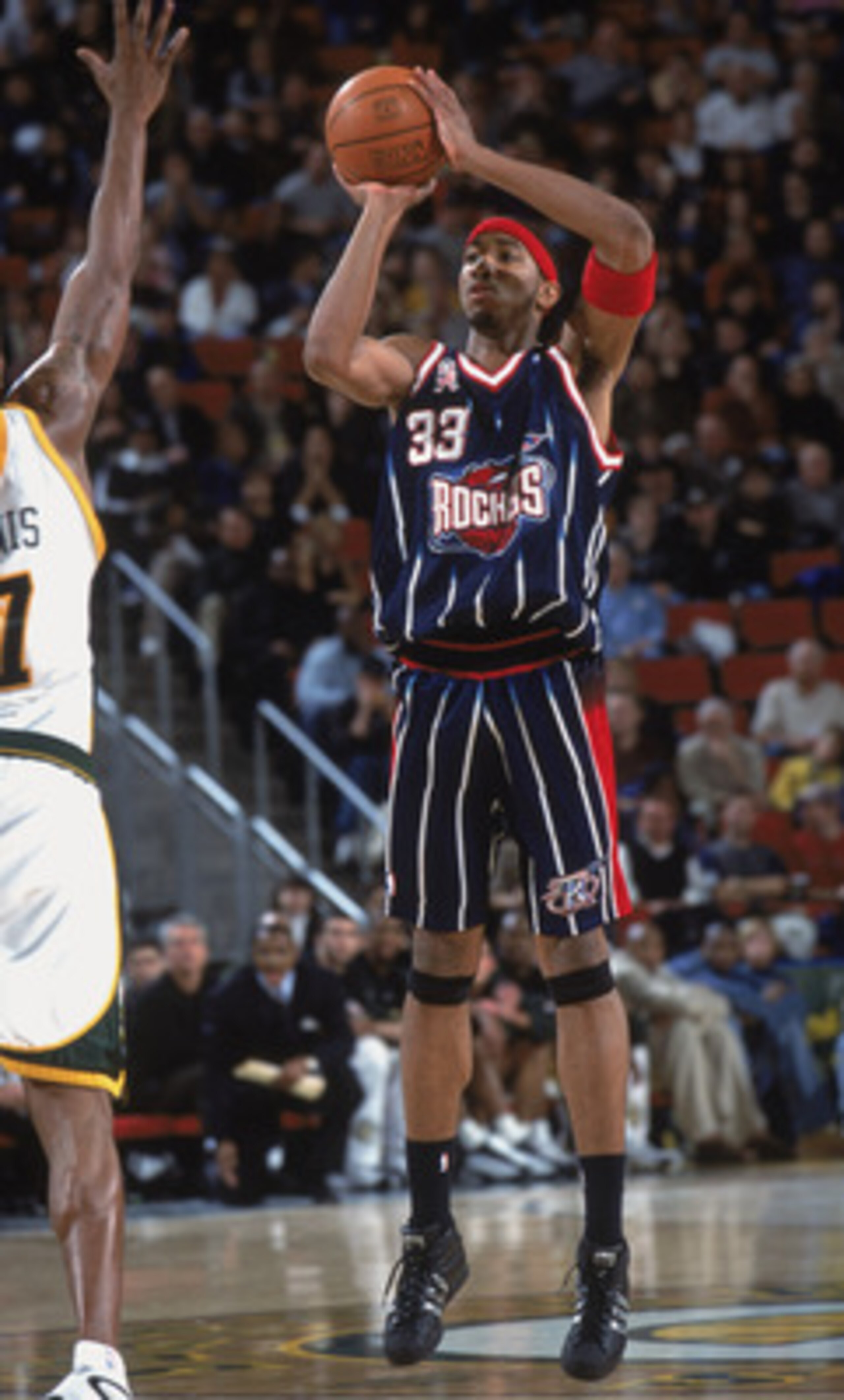 23 Nov 2001:  Eddie Griffen #33 of the Houston Rockets looks to pass the ball during the game against the Seattle SuperSonics at the Key Arena in Seattle, Washington. The Sonics defeated the Rockets 99-81. NOTE TO USER: User expressly acknowledges and agr