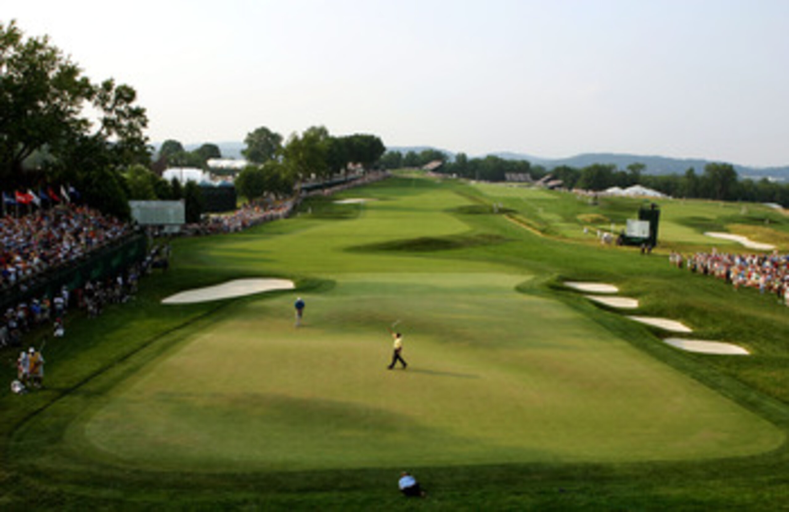 OAKMONT, PA - JUNE 17:  Angel Cabrera of Argentina waves to the gallery after completing his round with a one-under par 69 in the final round of the 107th U.S. Open Championship at Oakmont Country Club on June 17, 2007 in Oakmont, Pennsylvania.  (Photo by
