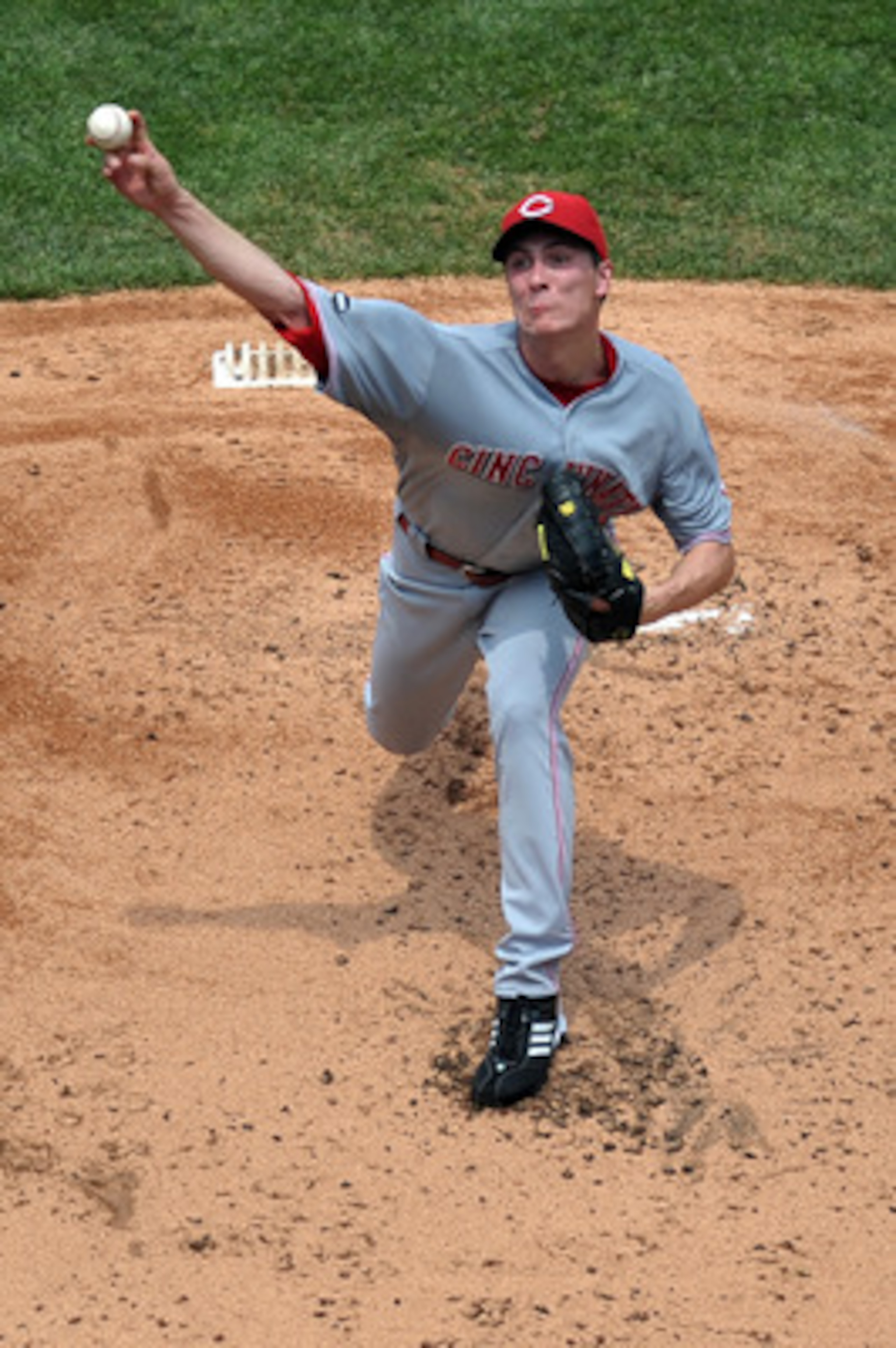 PHILADELPHIA, PA - MAY 26: Starting pitcher Homer Bailey #34 of the Cincinnati Reds delivers pitch during the game against the Philadelphia Phillies at Citizens Bank Park on May 26, 2011 in Philadelphia, Pennsylvania. (Photo by Drew Hallowell/Getty Images