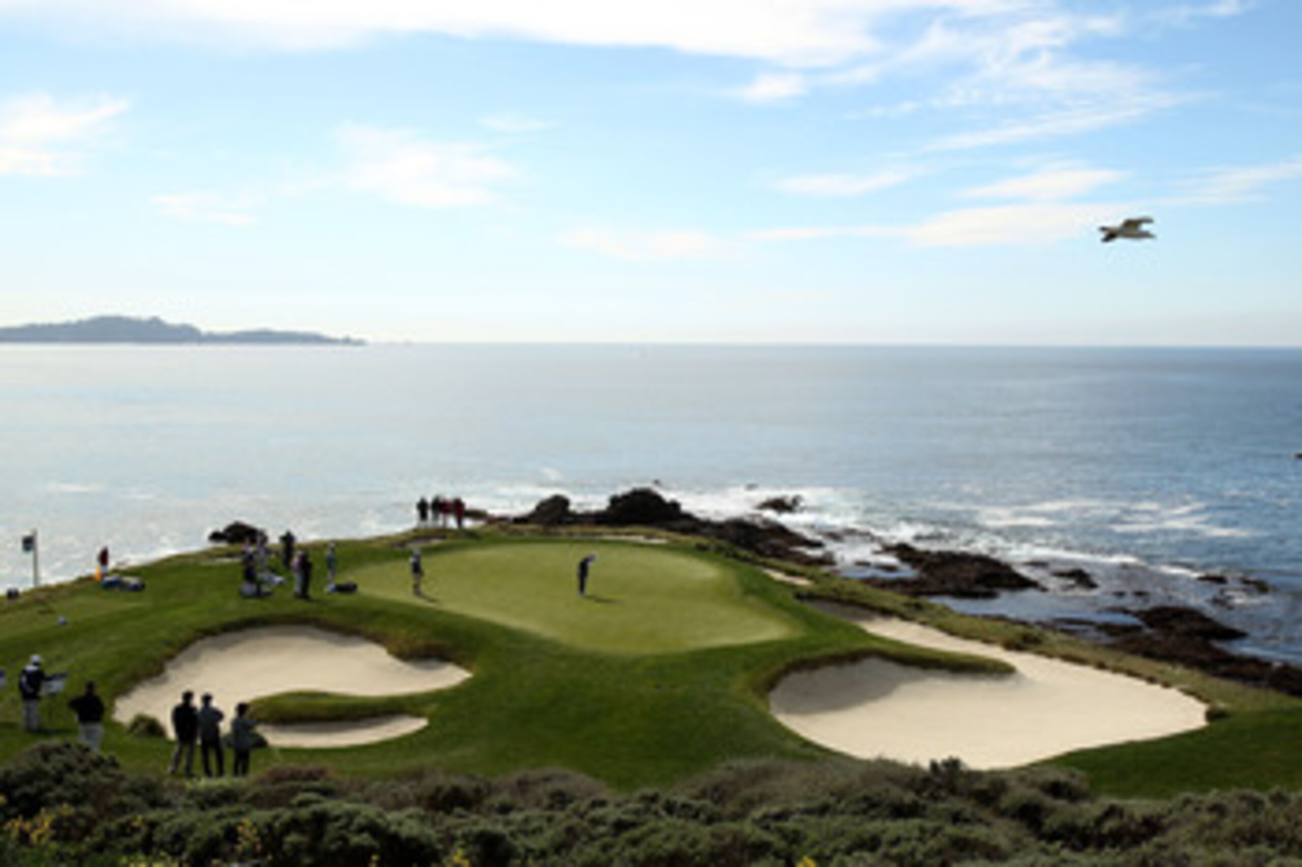 PEBBLE BEACH, CA - FEBRUARY 13:  Jimmy Walker putts on the 7th hole during the final round of the AT&T Pebble Beach National Pro-Am at the Pebble Beach Golf Links on February 13, 2011 in Pebble Beach, California.  (Photo by Ezra Shaw/Getty Images)