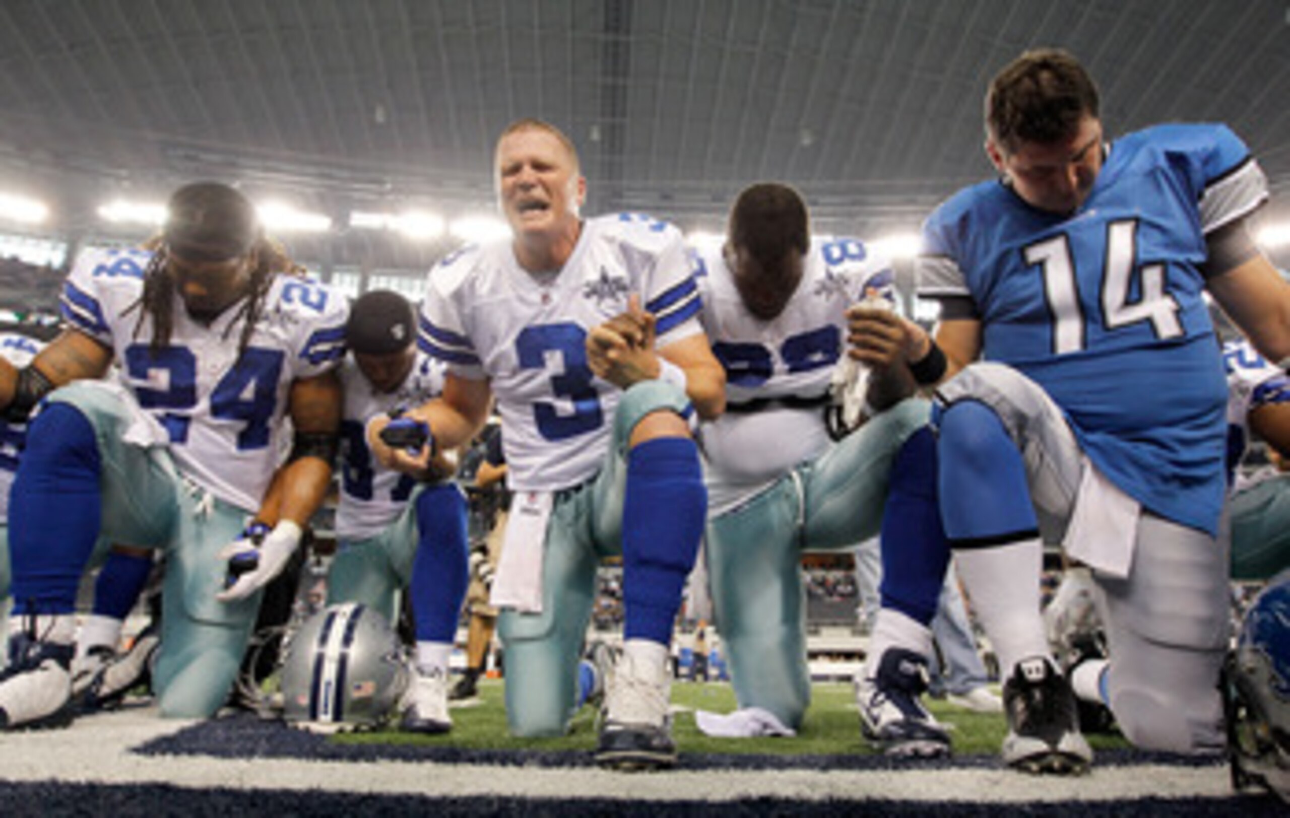 ARLINGTON, TX - NOVEMBER 21:  Quarterback Jon Kitna (C) #3 of the Dallas Cowboys leads a team prayer with running back Marion Barber #24, cornerback Bryan McCain #37, wide receiver Dez Bryant #88, and quarterback Shaun Hill #14 of the Detroit Lions at Cow
