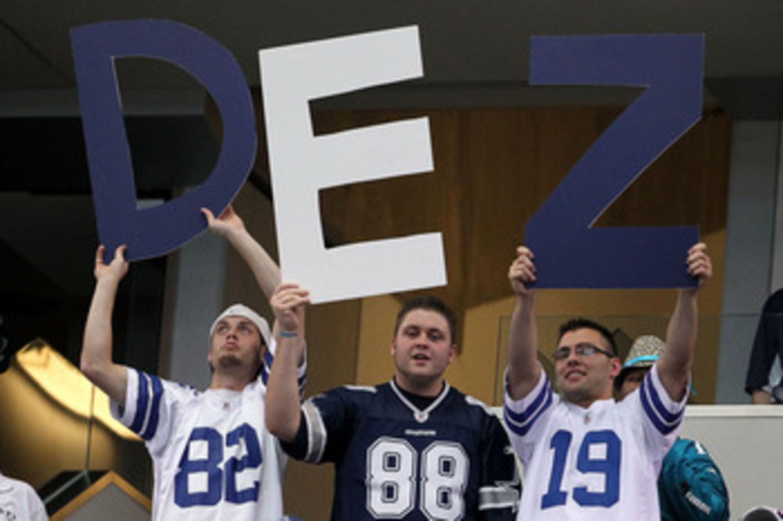 ARLINGTON, TX - OCTOBER 31:  Fans of the Dallas Cowboys hold up a sign in support of Dez Bryant #88 against the Jacksonville Jaguars at Cowboys Stadium on October 31, 2010 in Arlington, Texas.  (Photo by Chris Chambers/Getty Images)