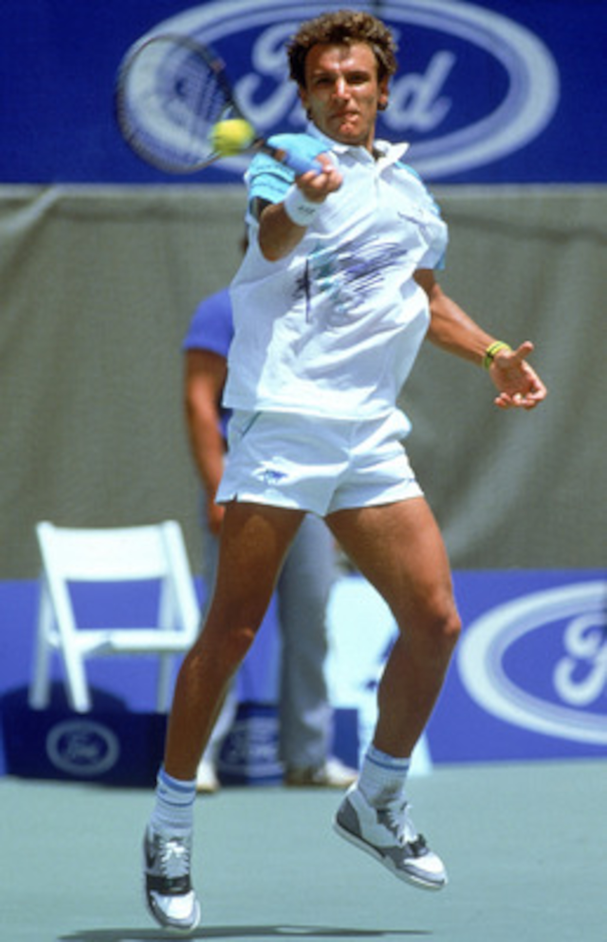 MELBOURNE, AUSTRALIA - 1988:  Mats Wilander of Sweden in action during the 1988 Ford Australian Open held in Melbourne, Australia. (Photo by Getty Images)