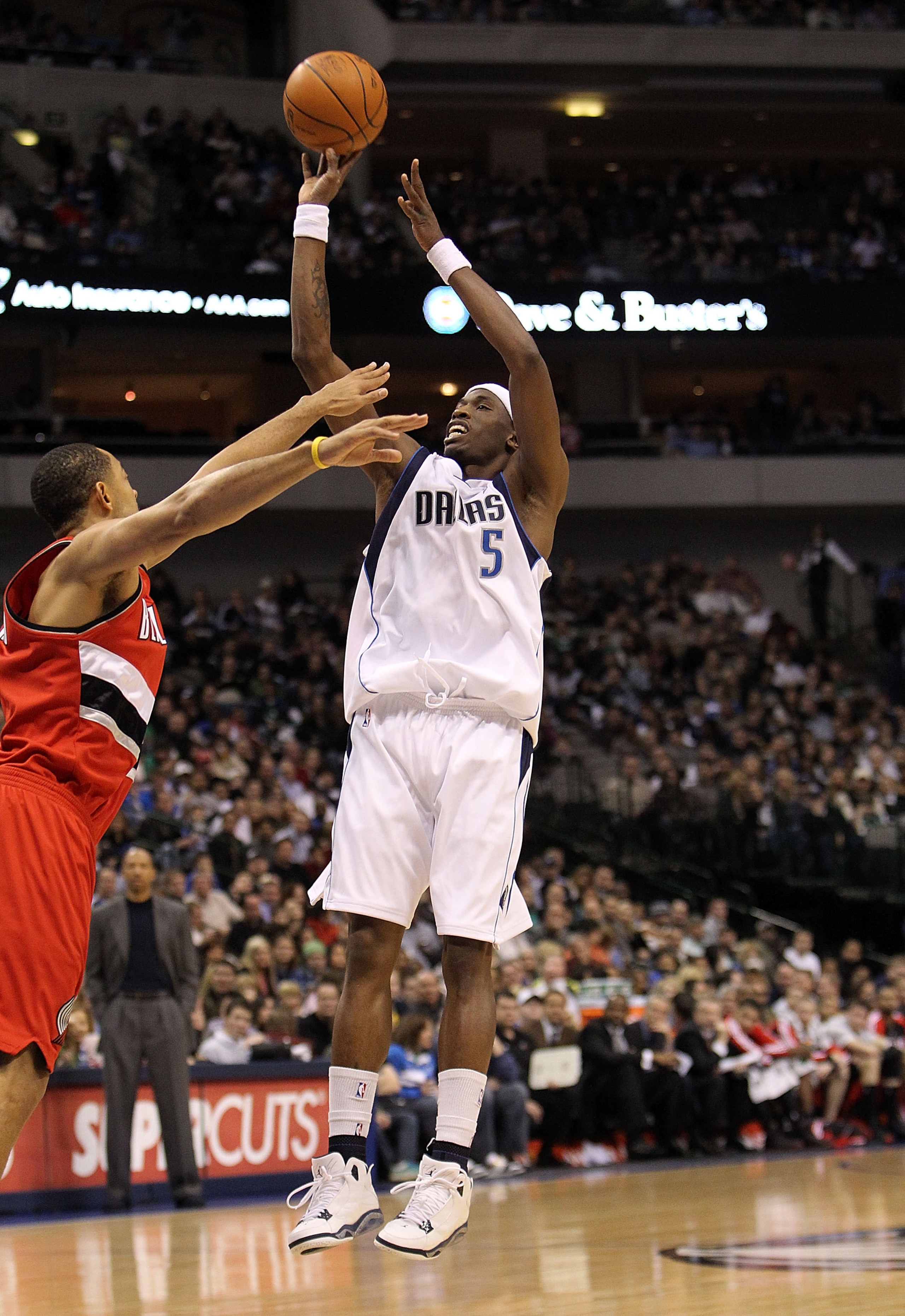 DALLAS - JANUARY 30: Forward Josh Howard #5 of the Dallas Mavericks takes a shot against Juwan Howard #6 of the Portland Trail Blazers on January 30, 2010 at American Airlines Center in Dallas, Texas. NOTE TO USER: User expressly acknowledges and agrees DALLAS - JANUARY 30: Forward Josh Howard #5 of the Dallas Mavericks takes a shot against Juwan Howard #6 of the Portland Trail Blazers on January 30, 2010 at American Airlines Center in Dallas, Texas. NOTE TO USER: User expressly acknowledges and agrees