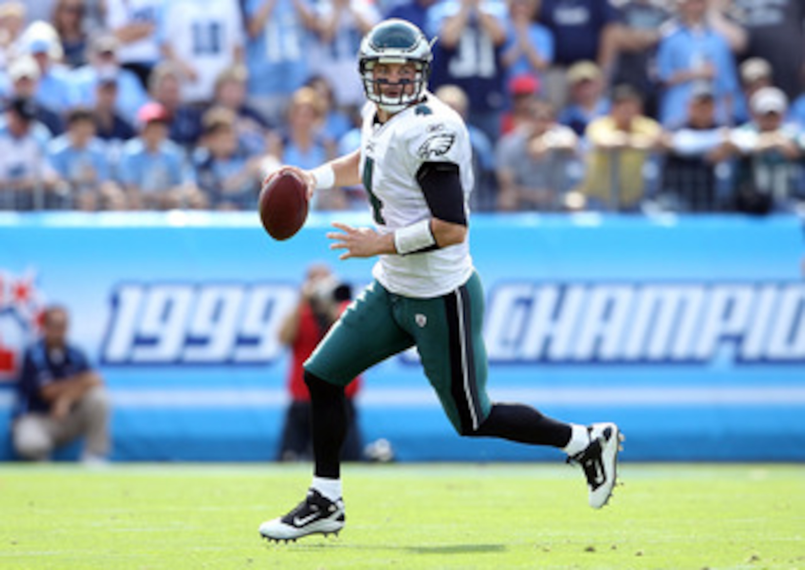 NASHVILLE, TN - OCTOBER 24:  Kevin Kolb #4 of the Philadelphia Eagles runs with the ball during the NFL game against the Tennessee Titans at LP Field on October 24, 2010 in Nashville, Tennessee.  (Photo by Andy Lyons/Getty Images)