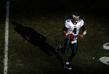 PHILADELPHIA - OCTOBER 17:  Kevin Kolb #4 of the Philadelphia Eagles passes against the Atlanta Falcons during their game at Lincoln Financial Field on October 17, 2010 in Philadelphia, Pennsylvania.  (Photo by Al Bello/Getty Images)