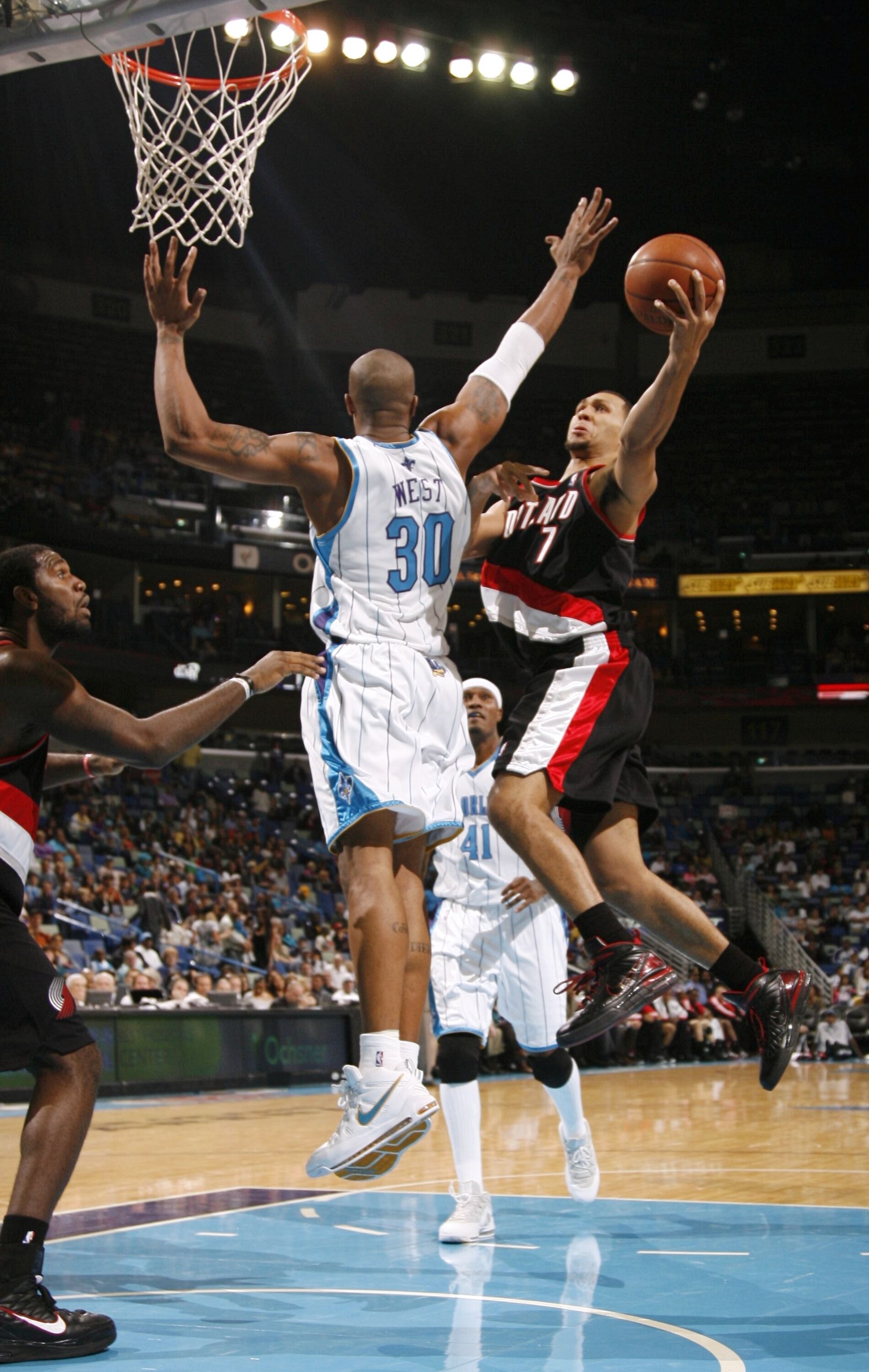 NEW ORLEANS - NOVEMBER 13:  Brandon Roy #7 of the Portland Trail lays up a shot against Blazers David West #30 of the New Orleans Hornets during the game at New Orleans Arena on November 13, 2009 in New Orleans, Louisiana.  NOTE TO USER: User expressly ac