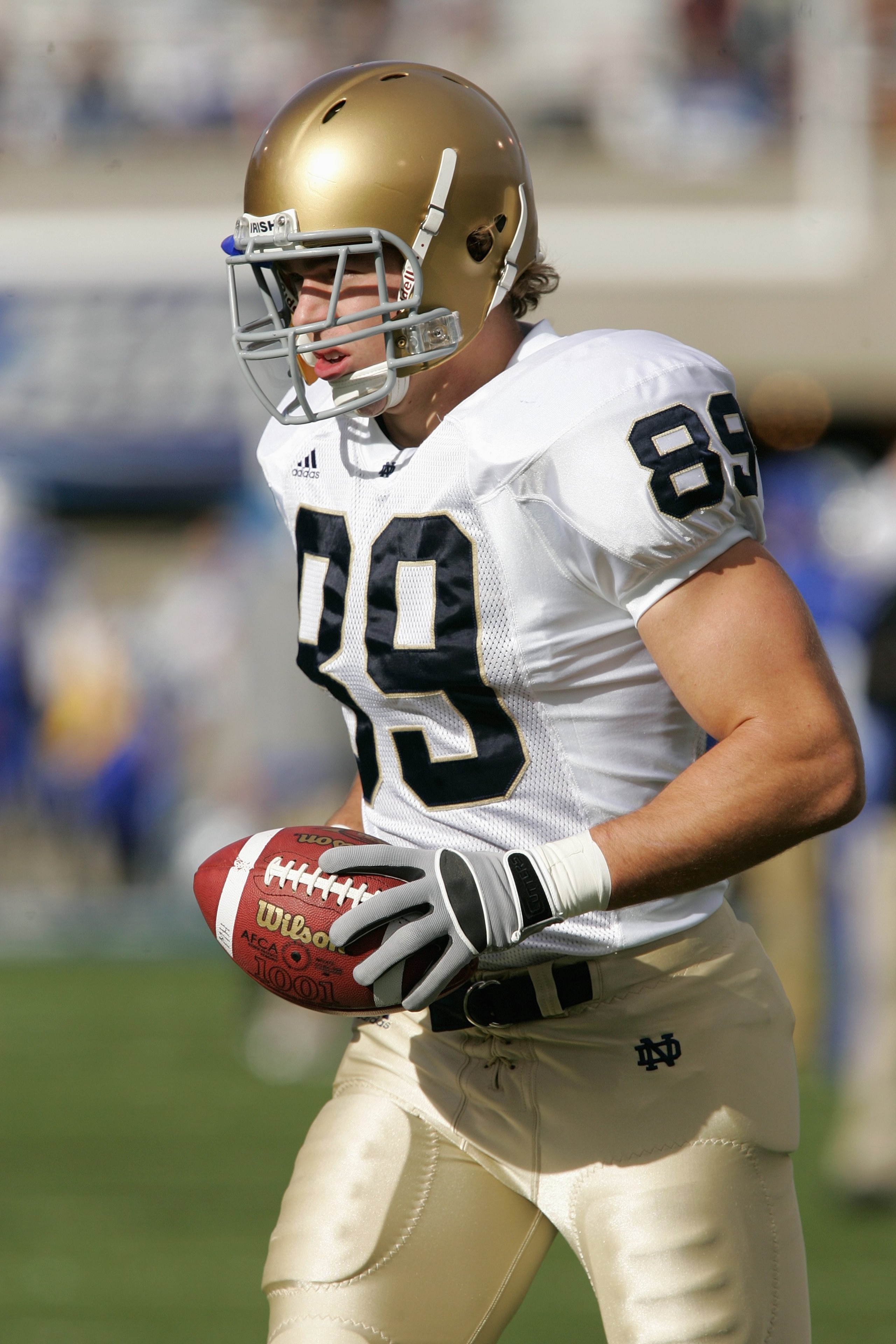 AIR FORCE ACADEMY, CO - NOVEMBER 11: John Carlson #89 of the Notre Dame Fighting Irish moves with the ball before the game against the Air Force Falcons on November 11, 2006 at Falcon Stadium on the Air Force Academy near Colorado Springs, Colorado. (Pho AIR FORCE ACADEMY, CO - NOVEMBER 11: John Carlson #89 of the Notre Dame Fighting Irish moves with the ball before the game against the Air Force Falcons on November 11, 2006 at Falcon Stadium on the Air Force Academy near Colorado Springs, Colorado. (Pho