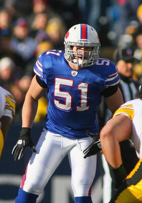 ORCHARD PARK, NY - NOVEMBER 28:  Paul Posluszny #51 of the Buffalo Bills plays against the Pittsburgh Steelers at Ralph Wilson Stadium on November 28, 2010 in Orchard Park, New York. Pittsburgh won 19-16 in overtime.  (Photo by Rick Stewart/Getty Images)
