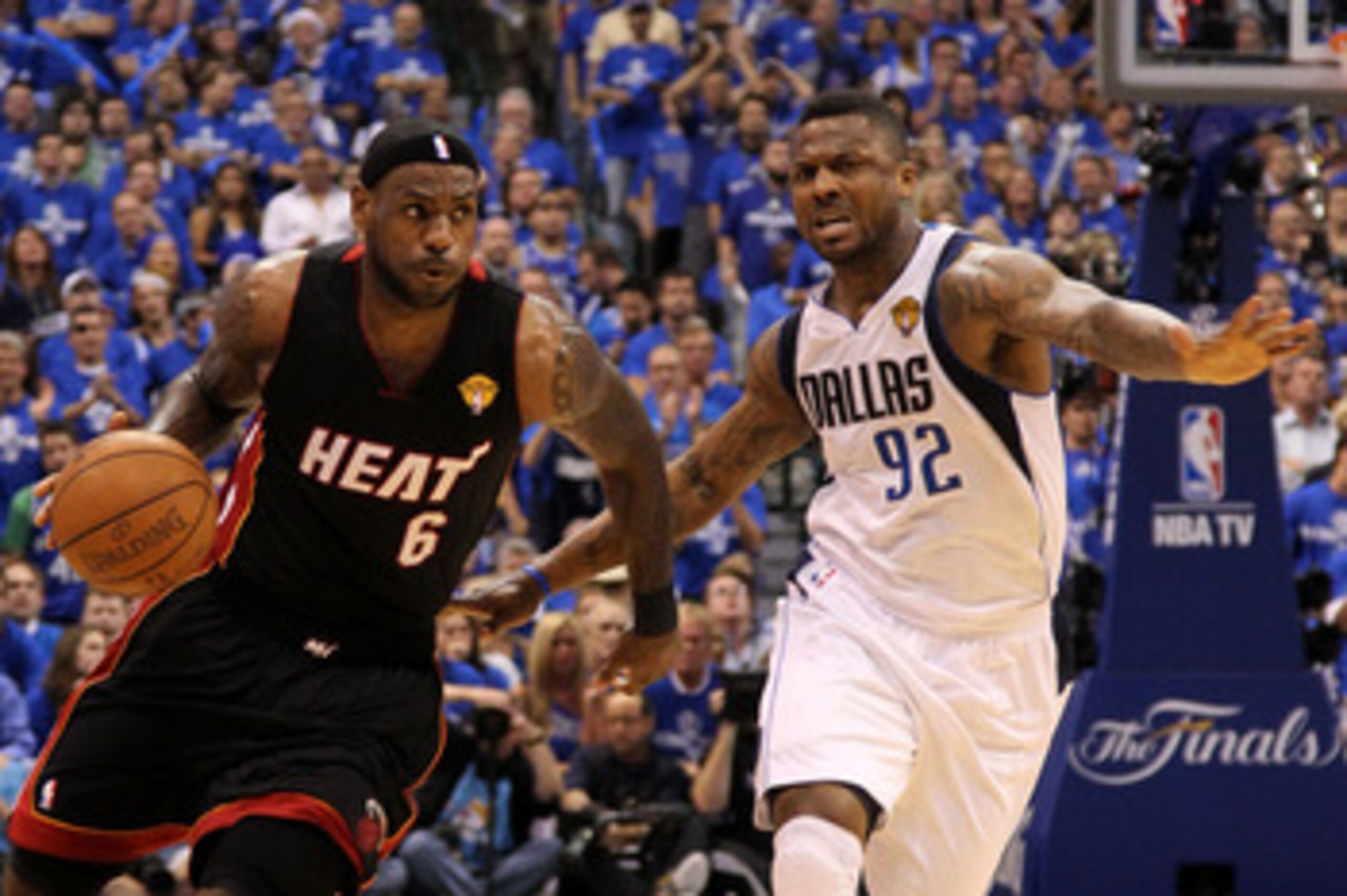 DALLAS, TX - JUNE 09: LeBron James #6 of the Miami Heat drives against DeShawn Stevenson #92 of the Dallas Mavericks in Game Five of the 2011 NBA Finals at American Airlines Center on June 9, 2011 in Dallas, Texas. NOTE TO USER: User expressly acknowled DALLAS, TX - JUNE 09: LeBron James #6 of the Miami Heat drives against DeShawn Stevenson #92 of the Dallas Mavericks in Game Five of the 2011 NBA Finals at American Airlines Center on June 9, 2011 in Dallas, Texas. NOTE TO USER: User expressly acknowled