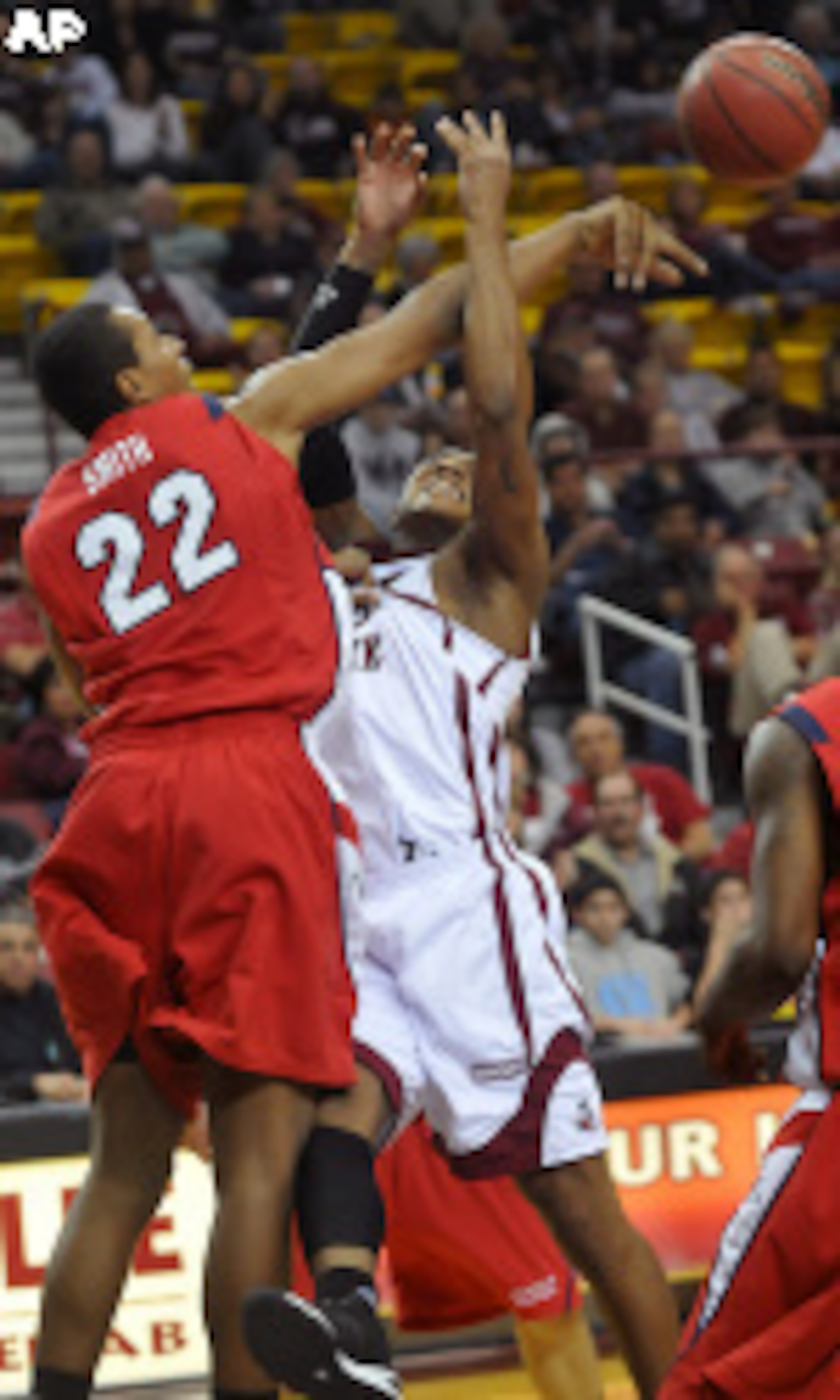 http://fresnobeehive.com/sportsbuzz/2010/02/injury_makes_smith_a_gametime.html