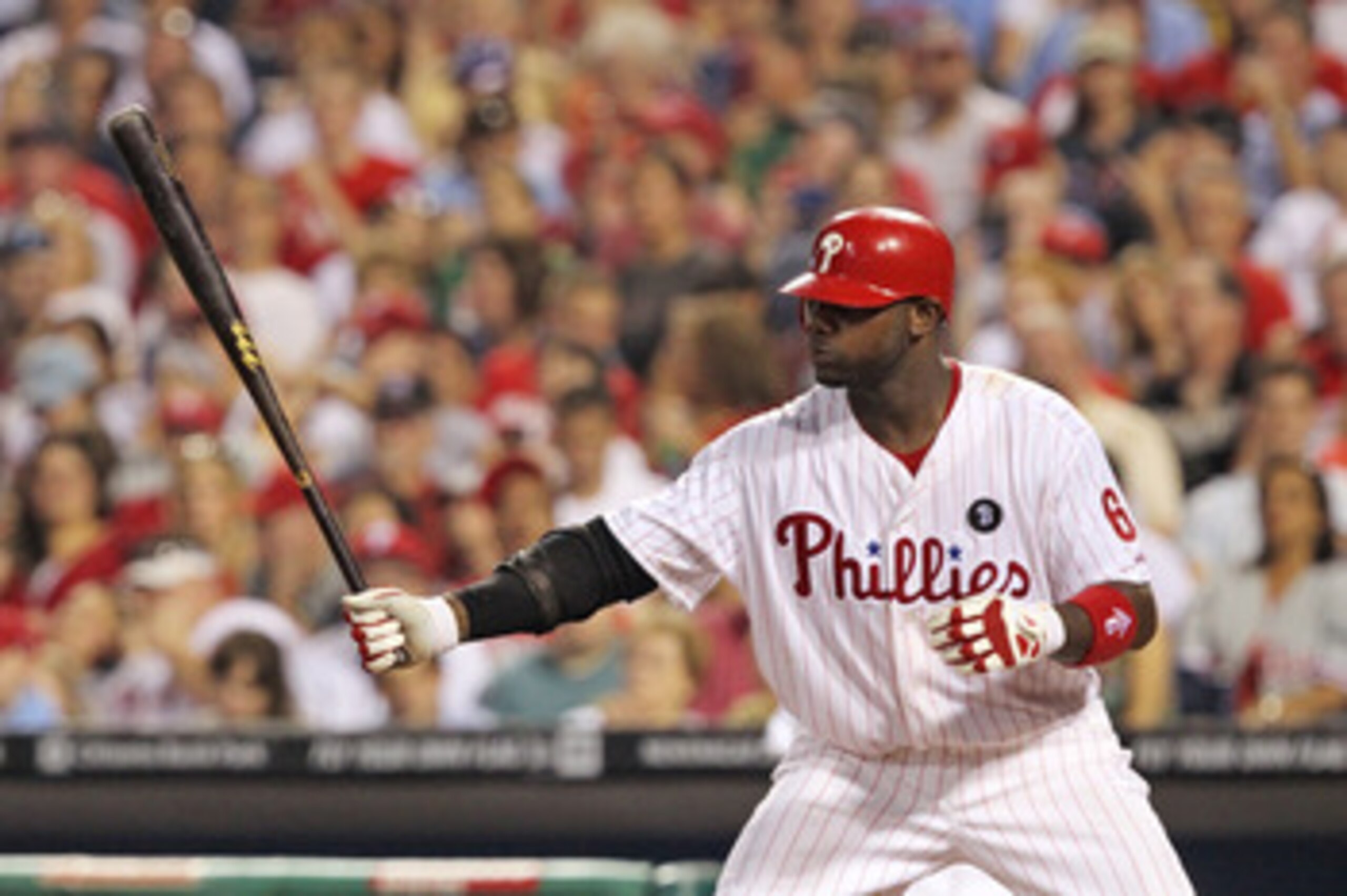 PHILADELPHIA - JUNE 8: First baseman Ryan Howard #6 of the Philadelphia Phillies bats during a game against the Los Angeles Dodgers at Citizens Bank Park on June 8, 2011 in Philadelphia, Pennsylvania. (Photo by Hunter Martin/Getty Images)