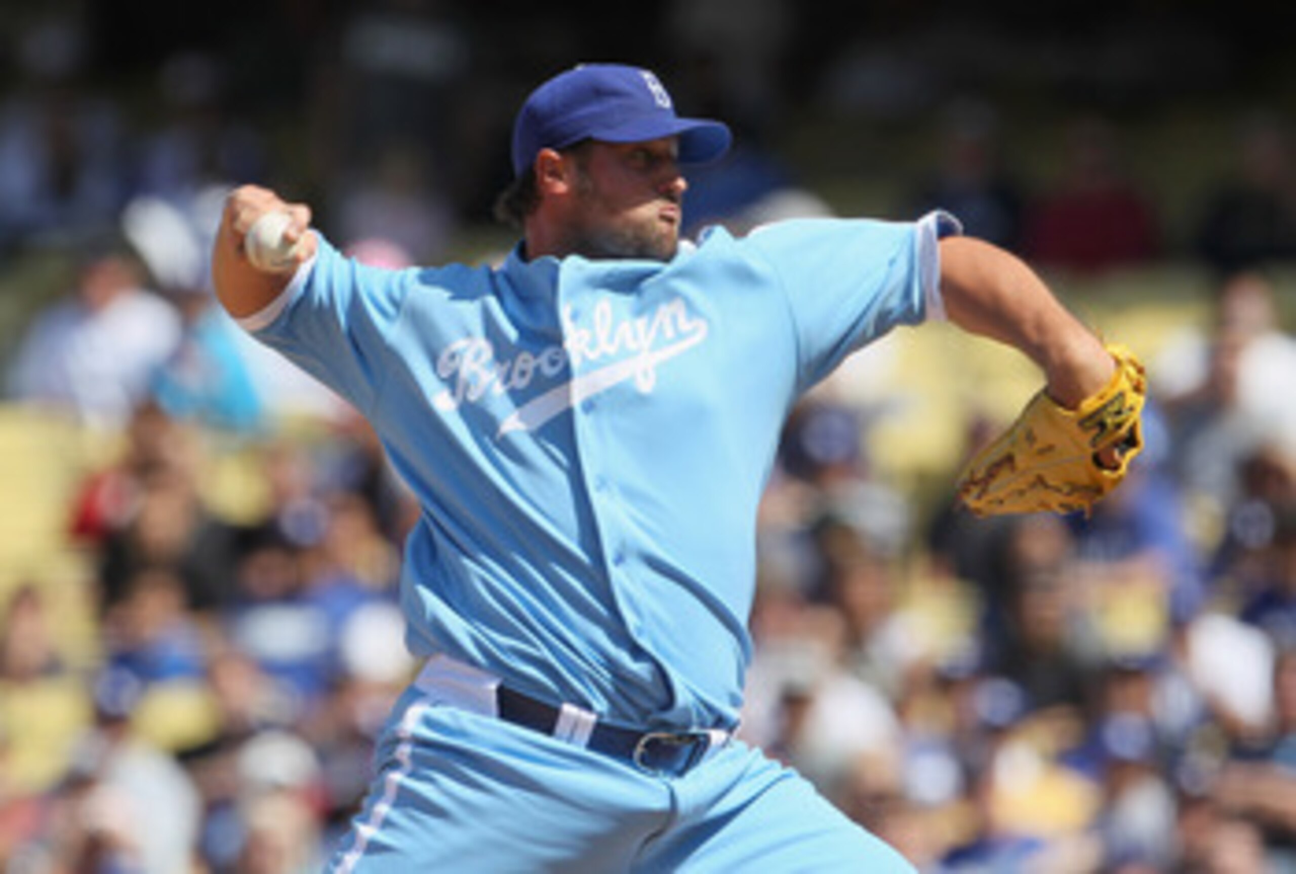 LOS ANGELES, CA - APRIL 21:  Jonathan Broxton #51 of the Los Angeles Dodgers pitches against the Atlanta Braves at Dodger Stadium on April 21, 2011 in Los Angeles, California.  (Photo by Jeff Gross/Getty Images)