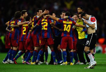 LONDON, ENGLAND - MAY 28: Ryan Giggs of Manchester United (R) shows his dejection as the Barcelona players celebrate victory after  the UEFA Champions League final between FC Barcelona and Manchester United FC at Wembley Stadium on May 28, 2011 in London,