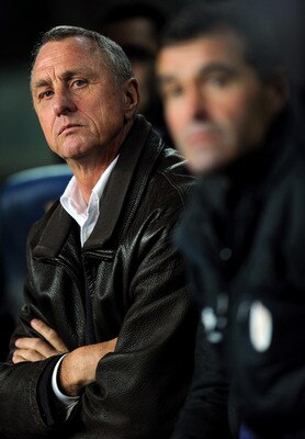BARCELONA, SPAIN - DECEMBER 22:  Head coach Johan Cruyff of Catalunya looks on during the international friendly match between Catalunya and Argentina at the Camp Nou stadium on December 22, 2009 in Barcelona, Spain. Catalunya won the match 4-2.  (Photo b