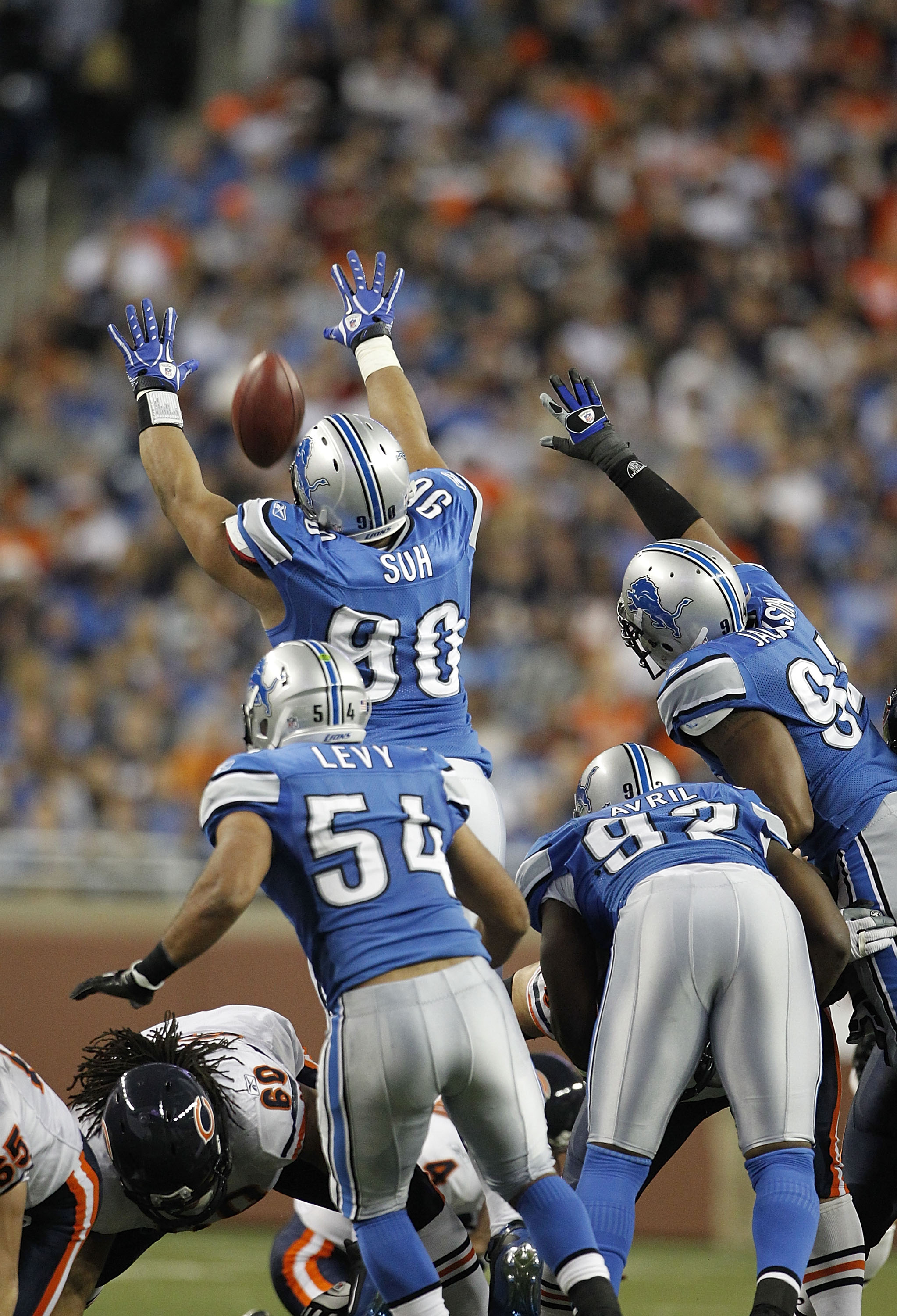 DETROIT - DECEMBER 05: Ndamukong Suh #90 of the Detroit Lions attempts to block a third quarter field goal by Robbie Gould #9 of the Chicago Bears during the game at Ford Field on December 5, 2010 in Detroit, Michigan. The Bears defeated the Lions 24-20.