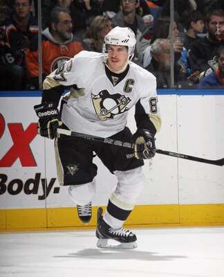 UNIONDALE, NY - DECEMBER 29:  Sidney Crosby #87 of the Pittsburgh Penguins against the New York Islanders at the Nassau Coliseum on December 29, 2010 in Uniondale, New York. The Islanders defeated the Penguins 2-1 in the shootout.  (Photo by Bruce Bennett
