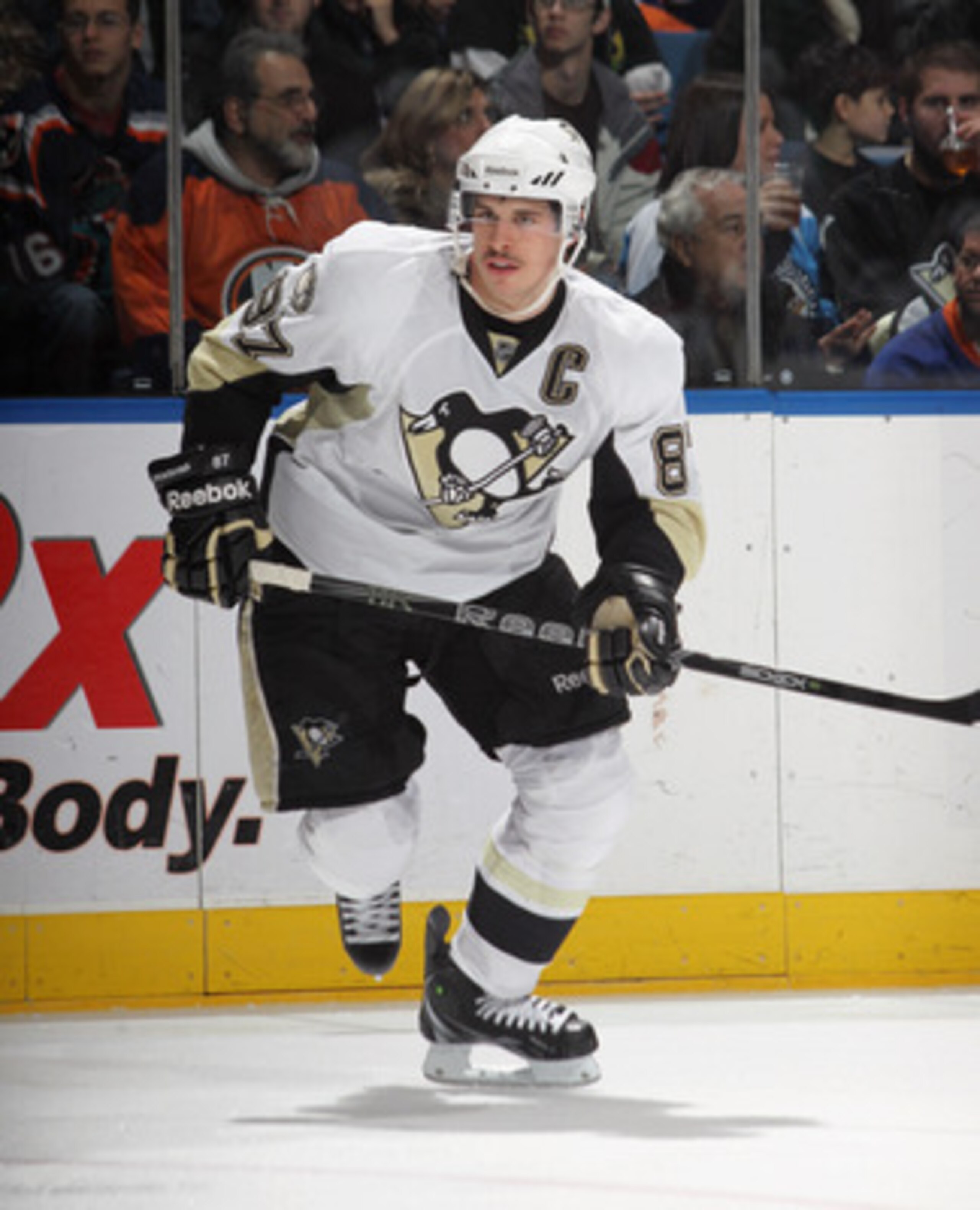 UNIONDALE, NY - DECEMBER 29: Sidney Crosby #87 of the Pittsburgh Penguins against the New York Islanders at the Nassau Coliseum on December 29, 2010 in Uniondale, New York. The Islanders defeated the Penguins 2-1 in the shootout. (Photo by Bruce Bennett UNIONDALE, NY - DECEMBER 29: Sidney Crosby #87 of the Pittsburgh Penguins against the New York Islanders at the Nassau Coliseum on December 29, 2010 in Uniondale, New York. The Islanders defeated the Penguins 2-1 in the shootout. (Photo by Bruce Bennett