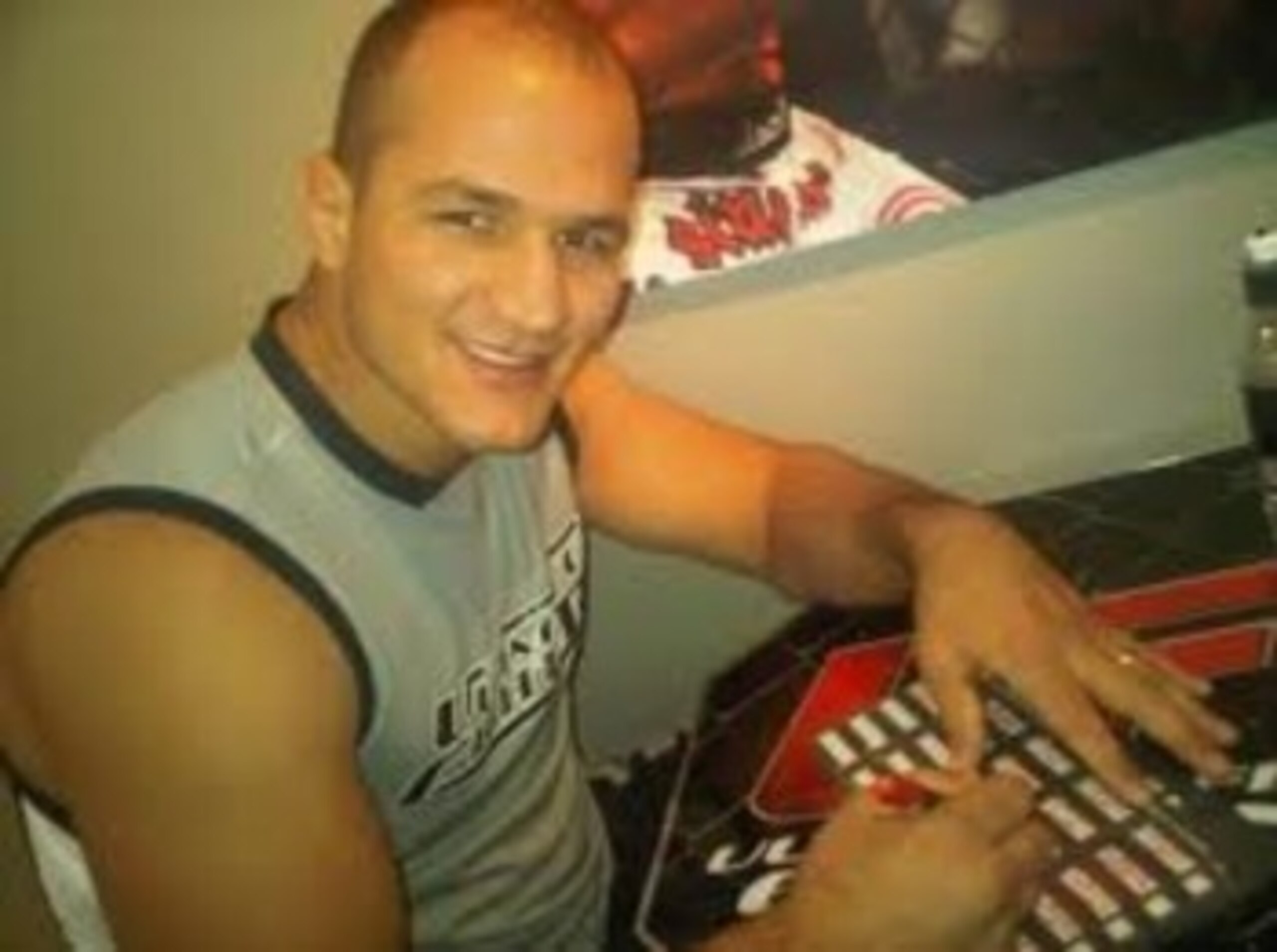 Junior dos Santos signing autographs in Las Vegas