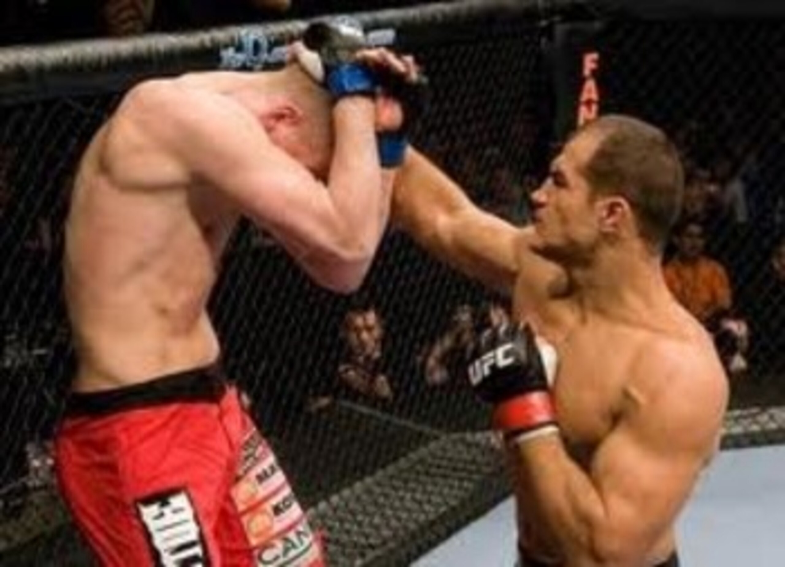 Junior dos Santos chopping down "The Skyscraper"