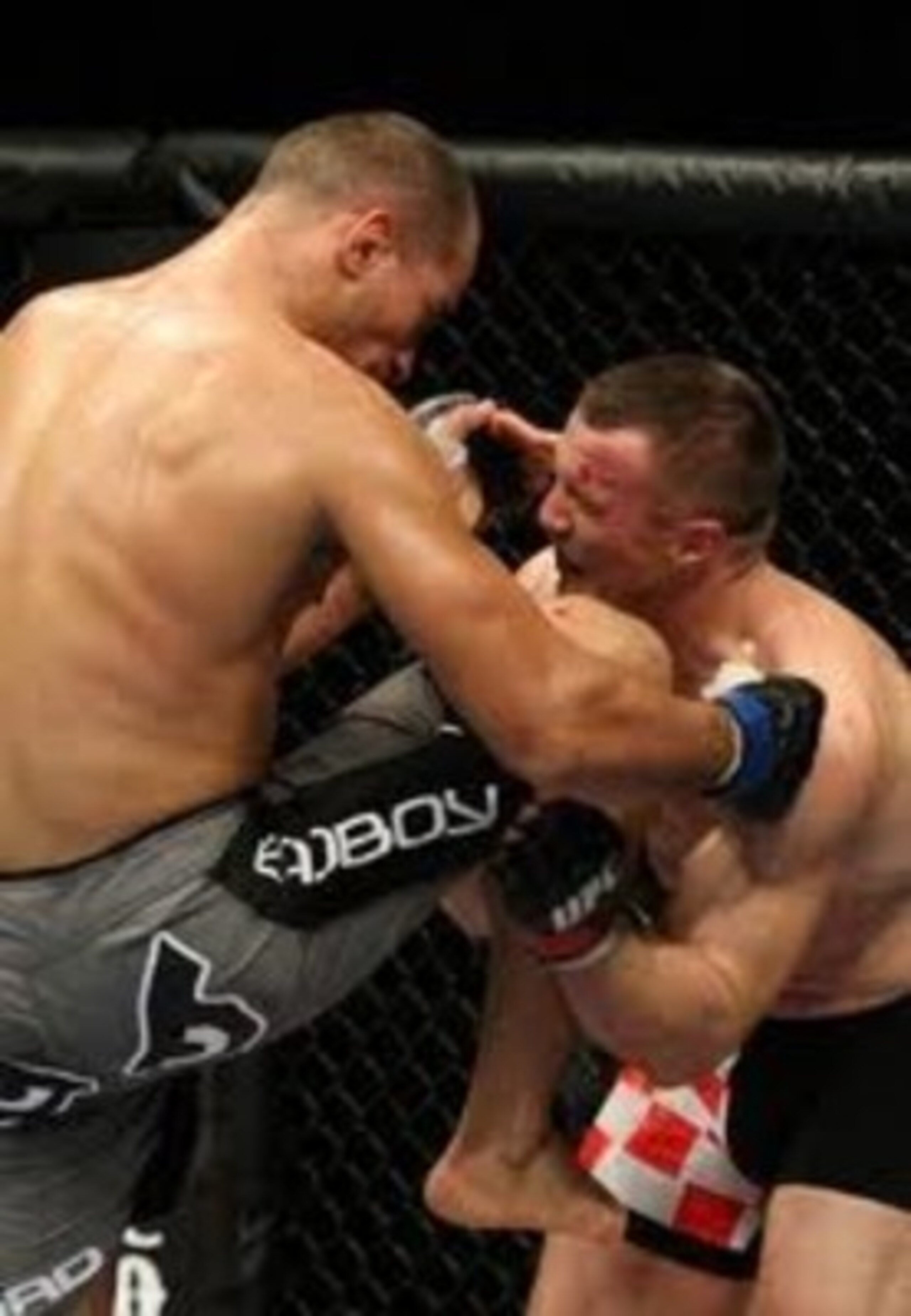 JDS pummeling Cro Cop from the clinch