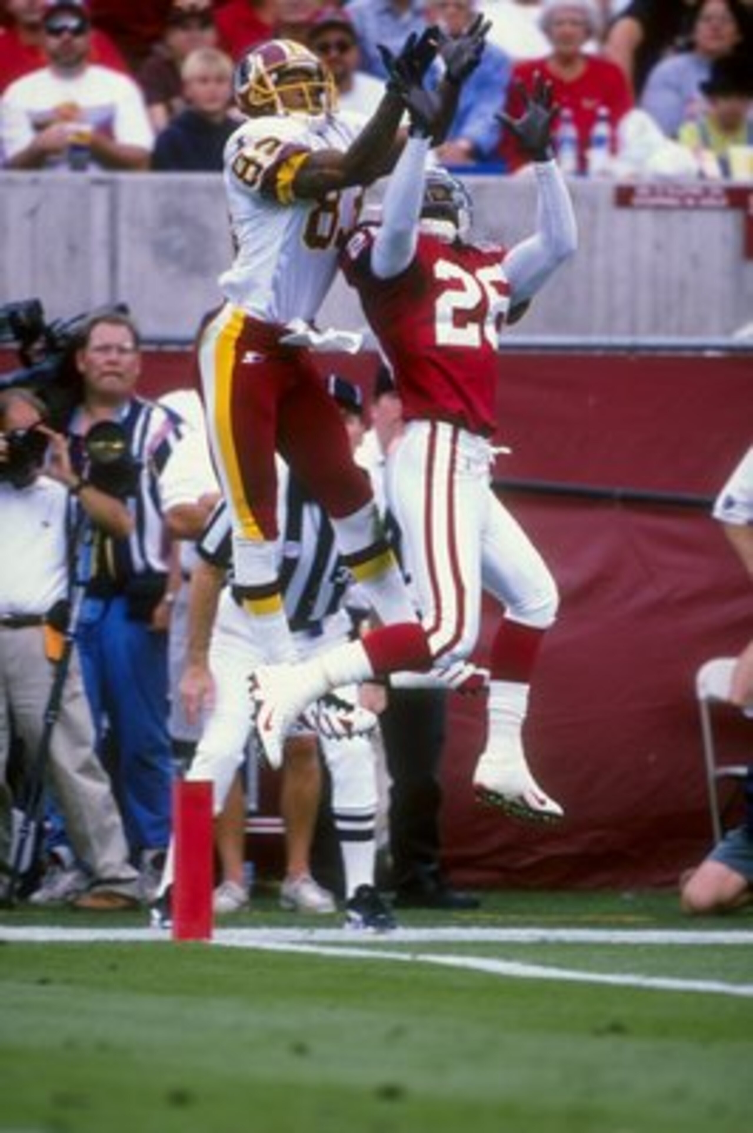 8 Nov 1998: Wide receiver Albert Connell #83 of the Washington Redskins in action against cornerback J. B. Brown #26 of the Arizona Cardinals during the game at the Sun Devil Stadium in Tempe, Arizona. The Cardinals defeated the Redskins 29-27.
