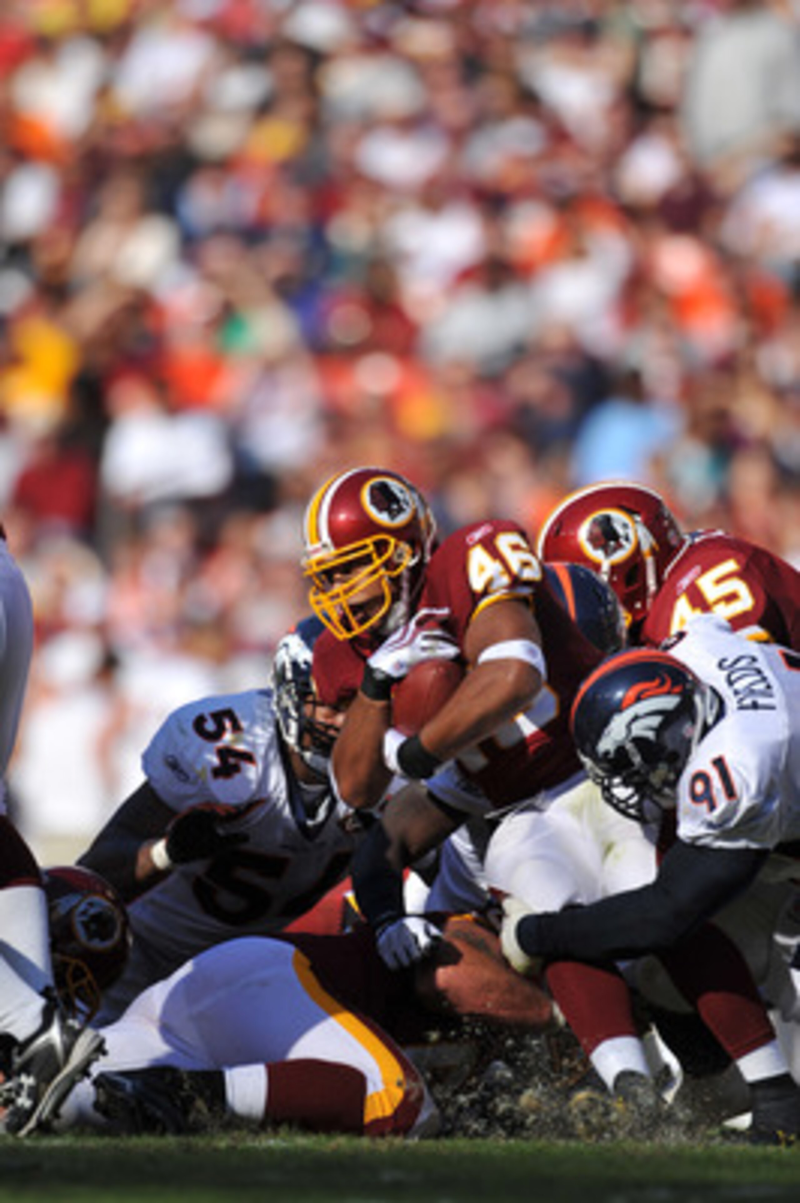 LANDOVER, MD - NOVEMBER 15:  Ladell Betts #46 of the Washington Redskins runs the ball against the Denver Broncos at FedExField on November 15, 2009 in Landover, Maryland. The Redskins defeated the Broncos 27-17. (Photo by Larry French/Getty Images)