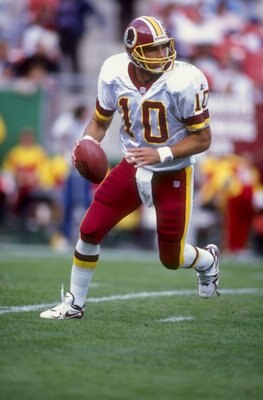 1 Nov 1998:  Quarterback Trent Green #10 of the Washington Redskins in action during the game against the New York Giants at the Jack Kent Cooke Stadium in Landover, Maryland. The Redskins defeated the Giants 21-14. Mandatory Credit: Al Bello  /Allsport
