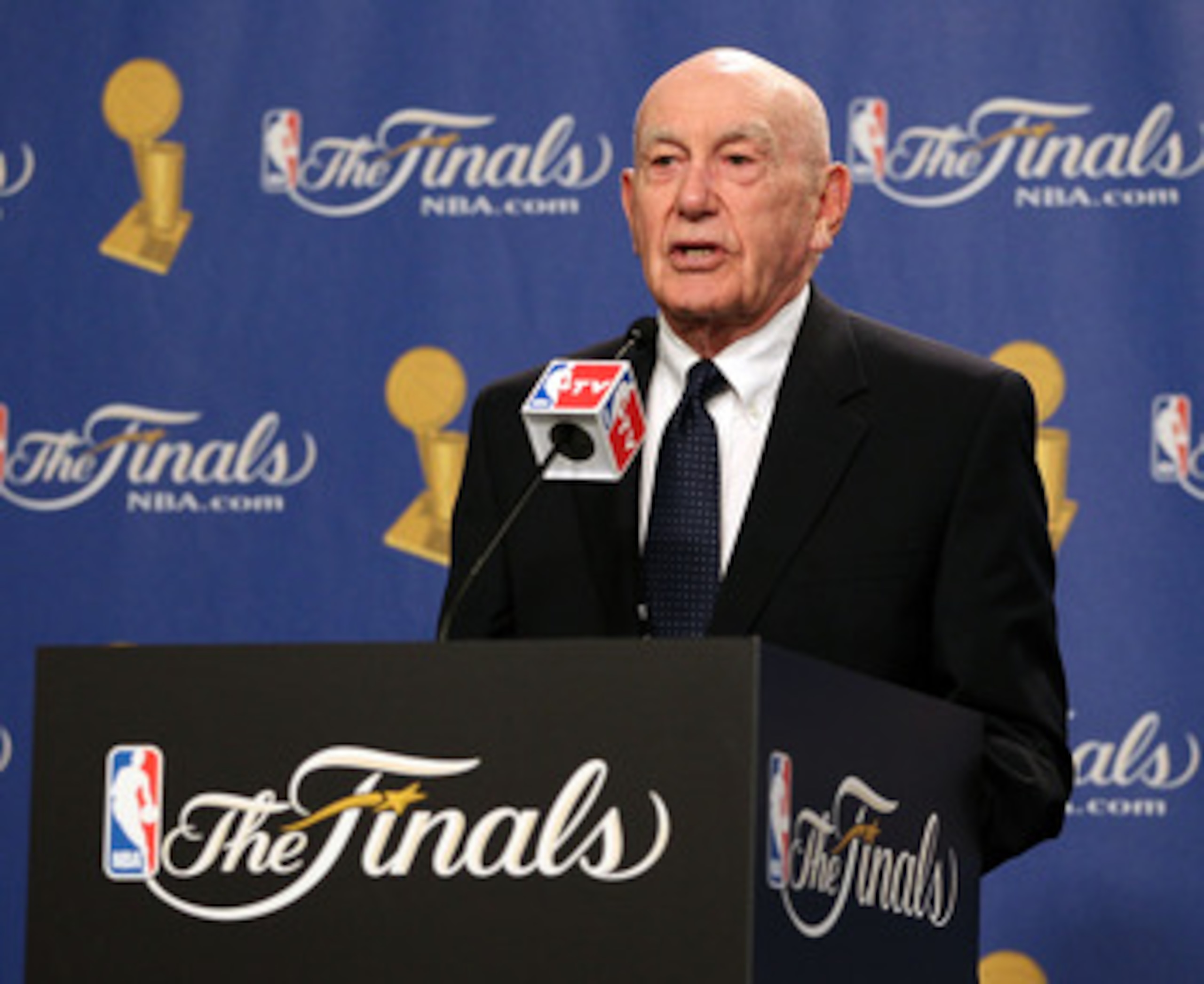 LOS ANGELES, CA - JUNE 06:  Former coach Dr. Jack Ramsay receives the 2010 Chuck Daly Lifetime Achievement Award before Game Two of the 2010 NBA Finals between the Boston Celtics and the Los Angeles Lakers at Staples Center on June 6, 2010 in Los Angeles,