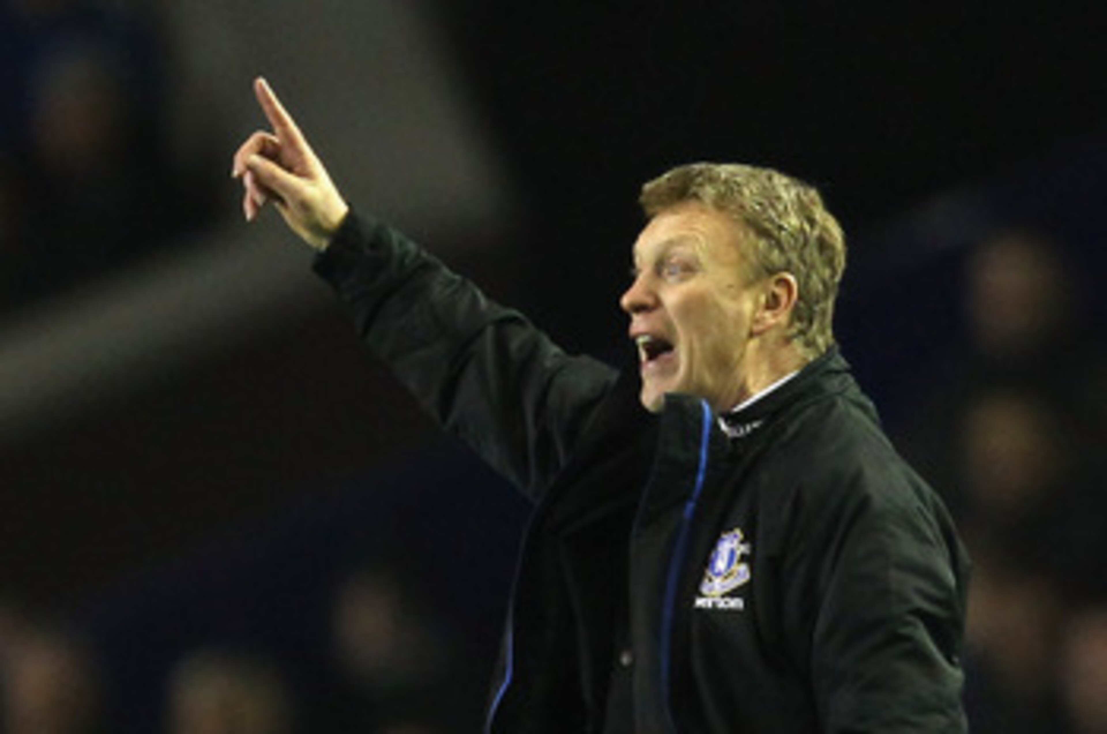 LIVERPOOL, ENGLAND - MARCH 01:  David Moyes the manager of Everton gives instructions to his players during the FA Cup 5th round match sponsored by E.on between Everton and Reading at Goodison Park on March 1, 2011 in Liverpool, United Kingdom.  (Photo by