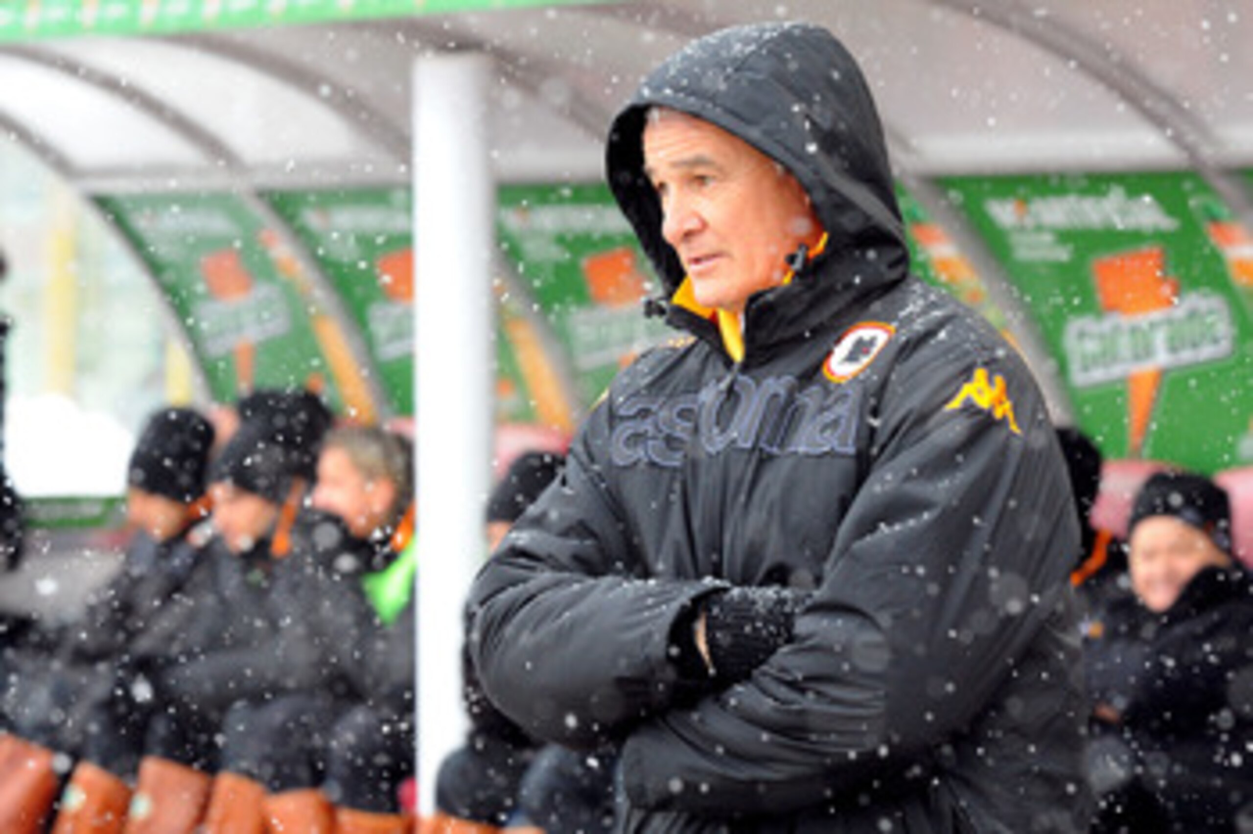 BOLOGNA, ITALY - JANUARY 30: Claudio Ranieri, coach of AS Roma looks on during the Serie A match between Bologna FC and AS Roma at Stadio Renato Dall'Ara on January 30, 2011 in Bologna, Italy. (Photo by Roberto Serra/Getty Images) BOLOGNA, ITALY - JANUARY 30: Claudio Ranieri, coach of AS Roma looks on during the Serie A match between Bologna FC and AS Roma at Stadio Renato Dall'Ara on January 30, 2011 in Bologna, Italy. (Photo by Roberto Serra/Getty Images)