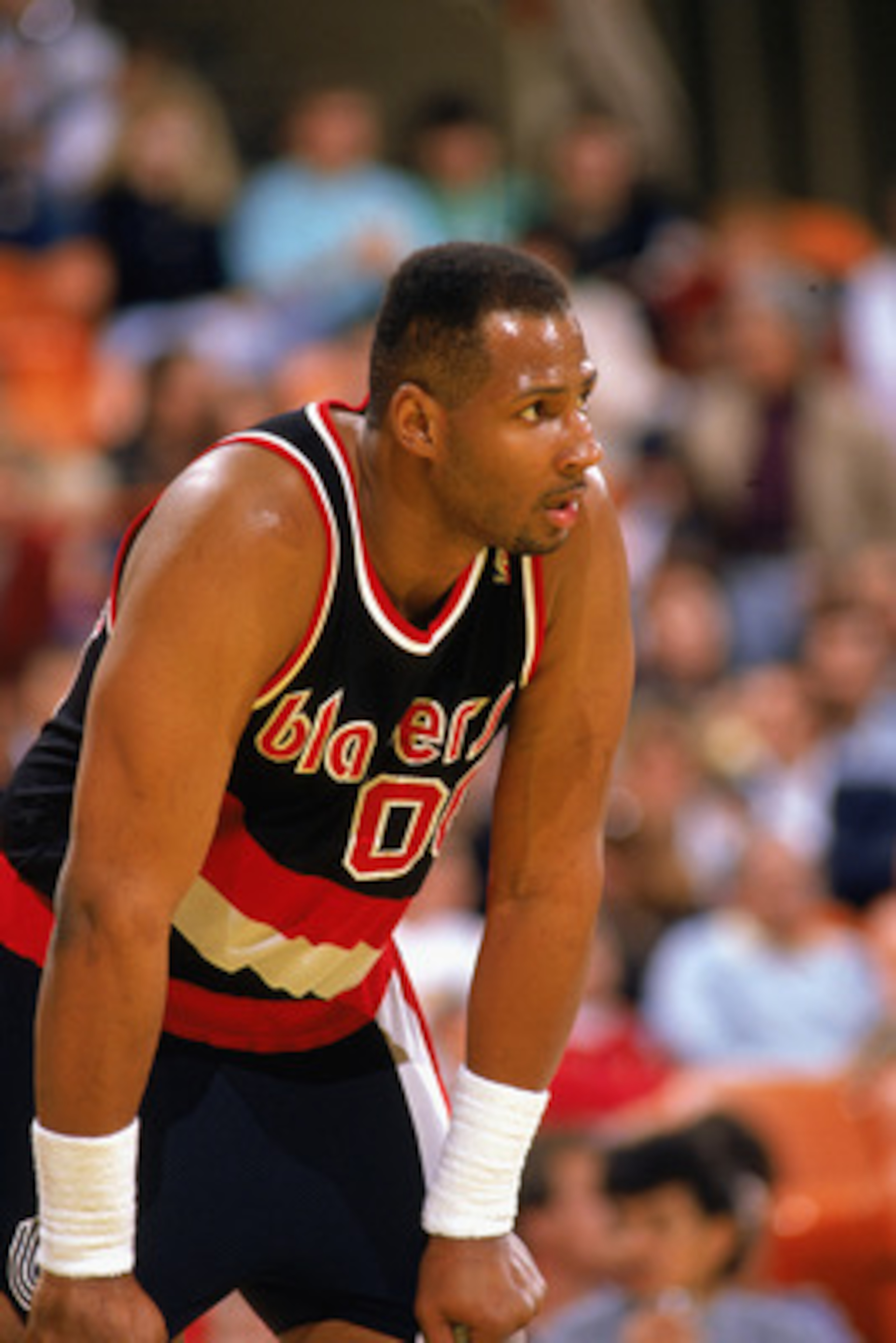 LOS ANGELES - 1990:  Kevin Duckworth #00 of the Portland Trail Blazers rests before the 1989-1990 NBA season game against the Los Angeles Lakers at the Great Western Forum in Los Angeles, California.  (Photo by: Mike Powell/Getty Images)