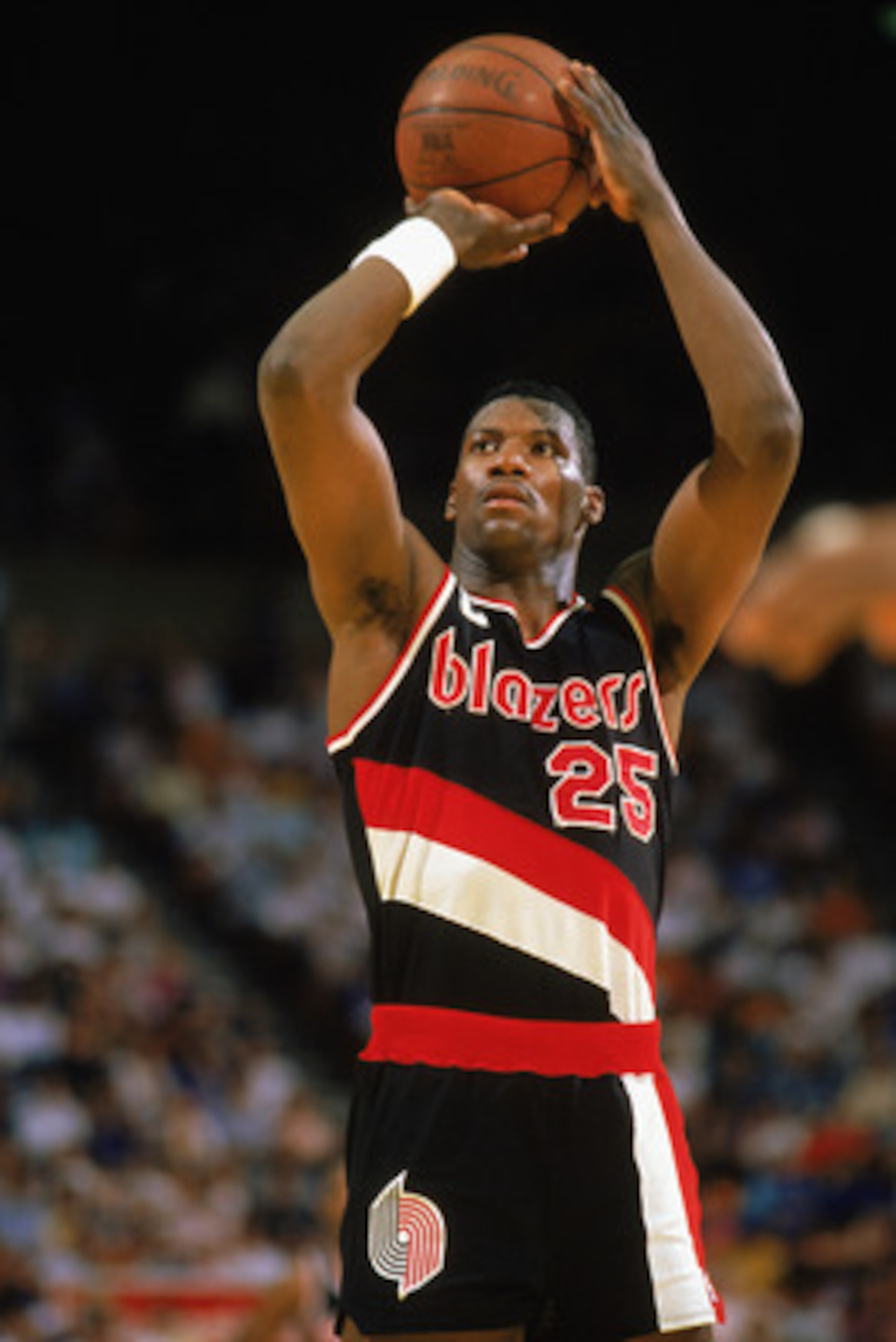 1989:  Jerome Kersey #25 of the Portland Trail Blazers shoots a free throw during the 1988-1989 NBA season game.  (Photo by Stephen Dunn/Getty Images)