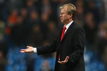 MANCHESTER, UNITED KINGDOM - NOVEMBER 06:  FC Twente Manager Steve McClaren gestures during the UEFA Cup Group A match between Manchester City and FC Twente at The City of Manchester Stadium on November 6, 2008 in Manchester, England.  (Photo by Laurence