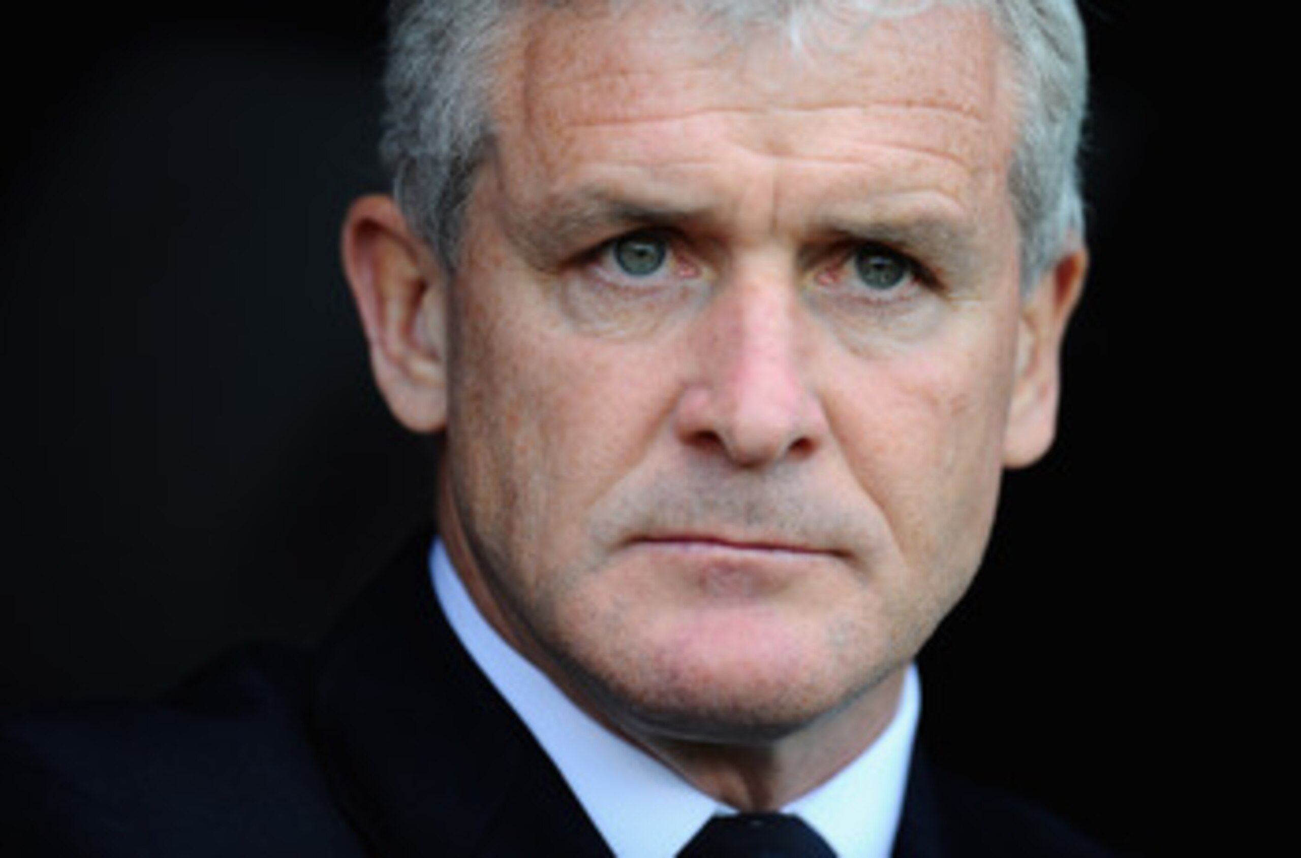 LONDON, ENGLAND - MAY 22: Mark Hughes, manager of Fulham before the Barclays Premier League match between Fulham and Arsenal at Craven Cottage on May 22, 2011 in London, England. (Photo by Clive Mason/Getty Images) LONDON, ENGLAND - MAY 22: Mark Hughes, manager of Fulham before the Barclays Premier League match between Fulham and Arsenal at Craven Cottage on May 22, 2011 in London, England. (Photo by Clive Mason/Getty Images)