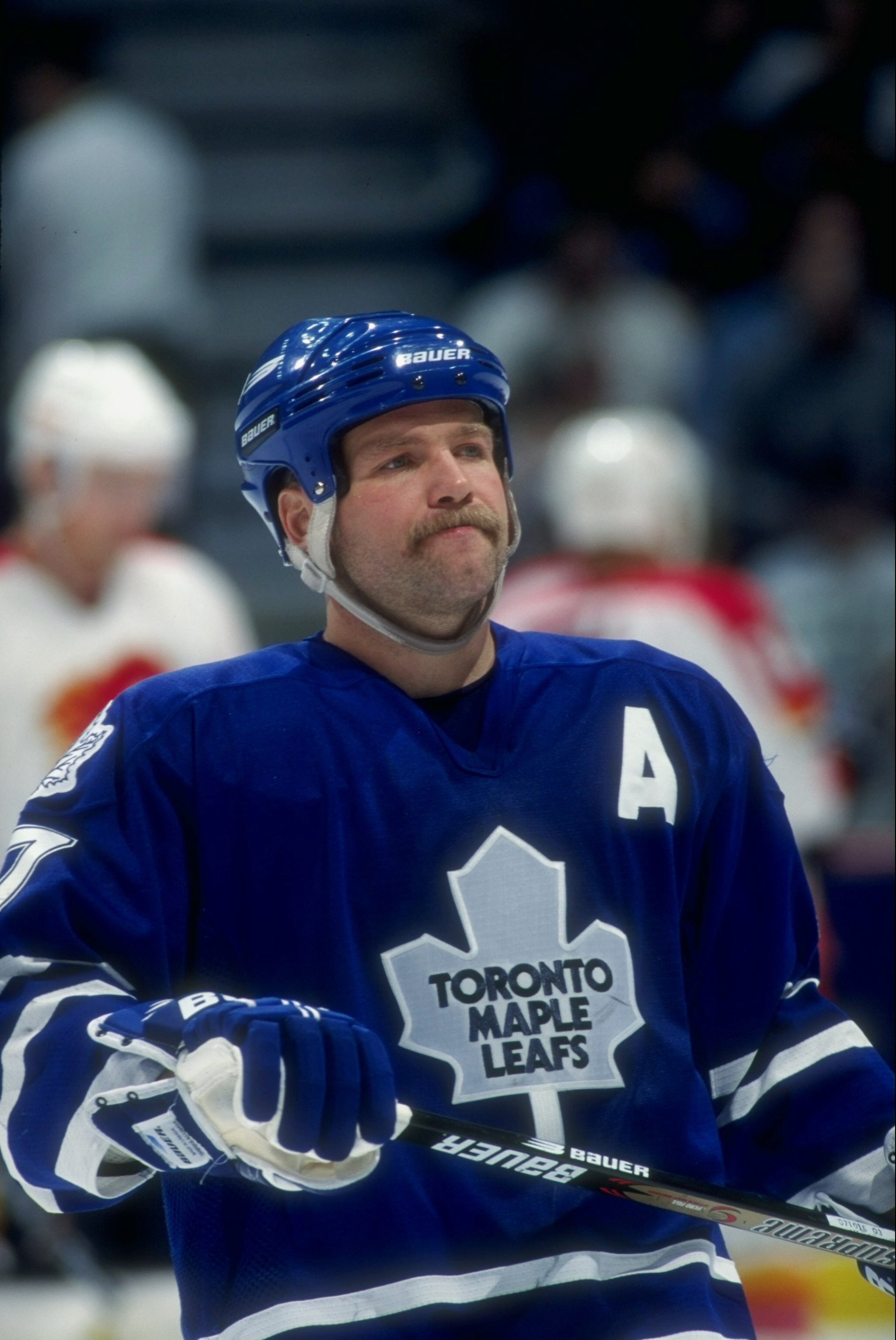 5 Nov 1997:  Wendel Clark #17 of the Toronto Maple Leafs in action during a game against the Calgary Flames at the Canadien Airlines Saddledome in Calgary, Canada. Mandatory Credit: Ian Tomlinson  /Allsport
