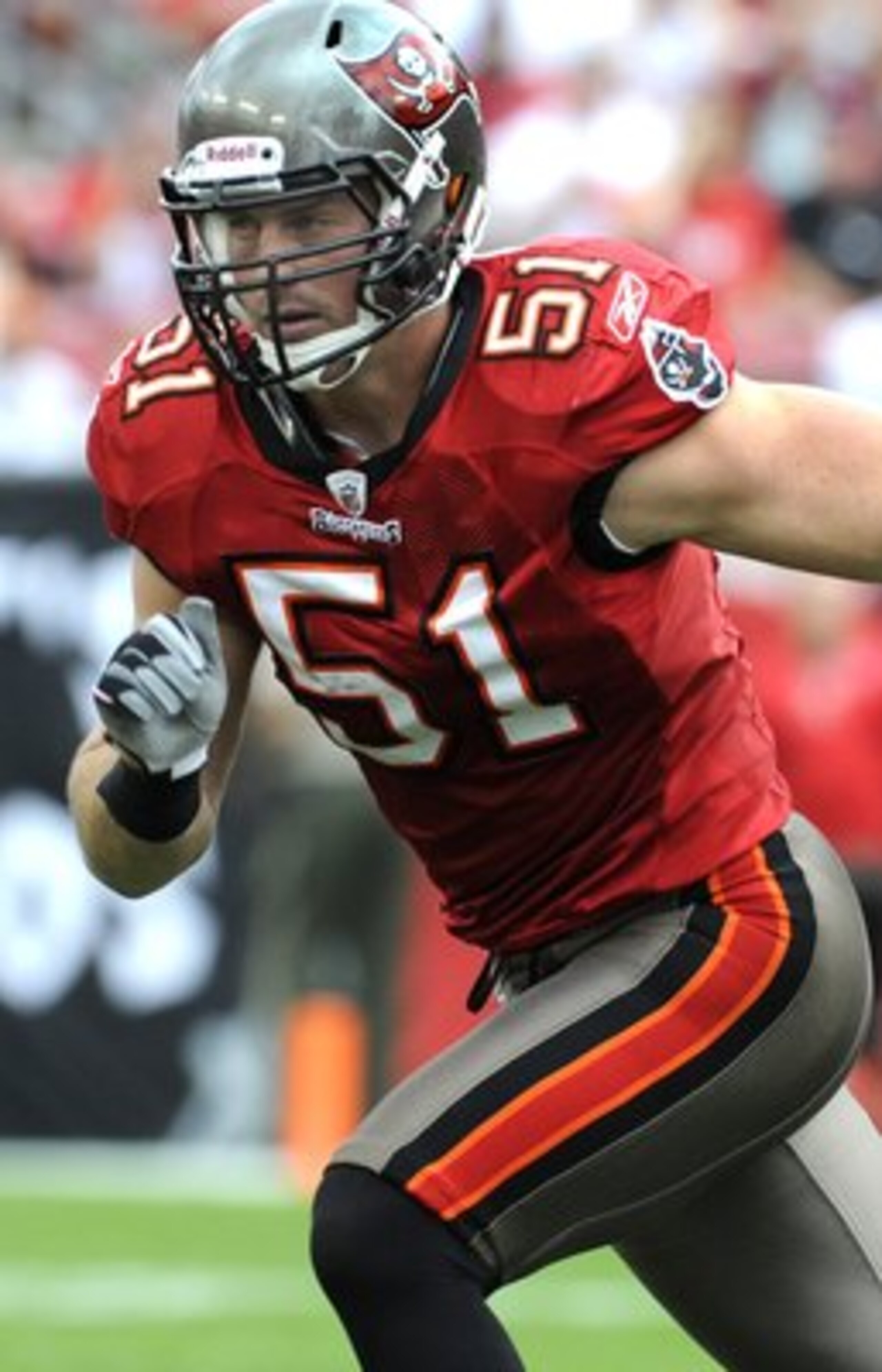 TAMPA, FL - NOVEMBER 30: Linebacker Barrett Ruud #51 of the Tampa Bay Buccaneers sets on defense against the New Orleans Saints at Raymond James Stadium on November 30, 2008 in Tampa, Florida.  (Photo by Al Messerschmidt/Getty Images)